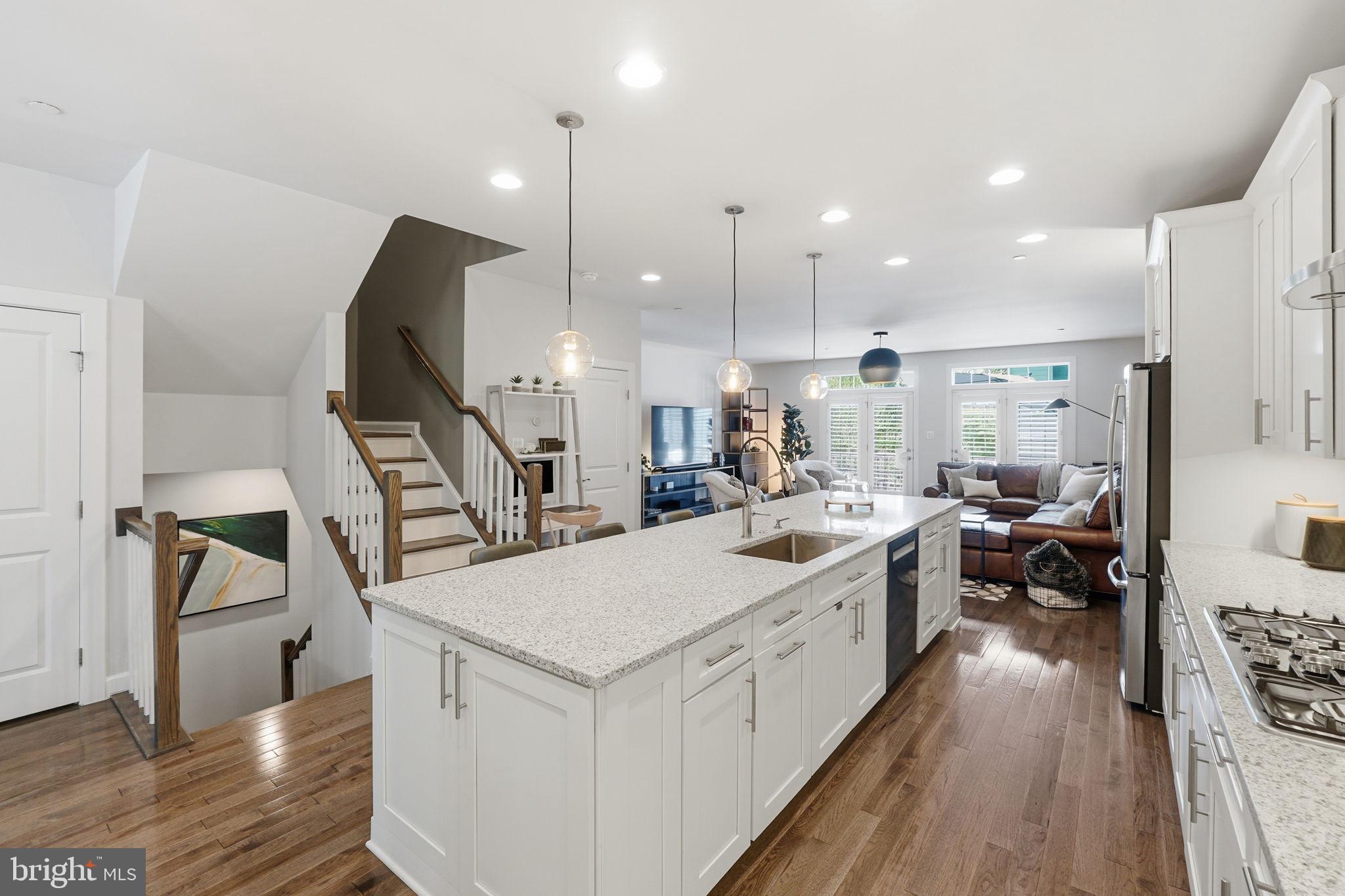THOMAS VILLAGE - Residential