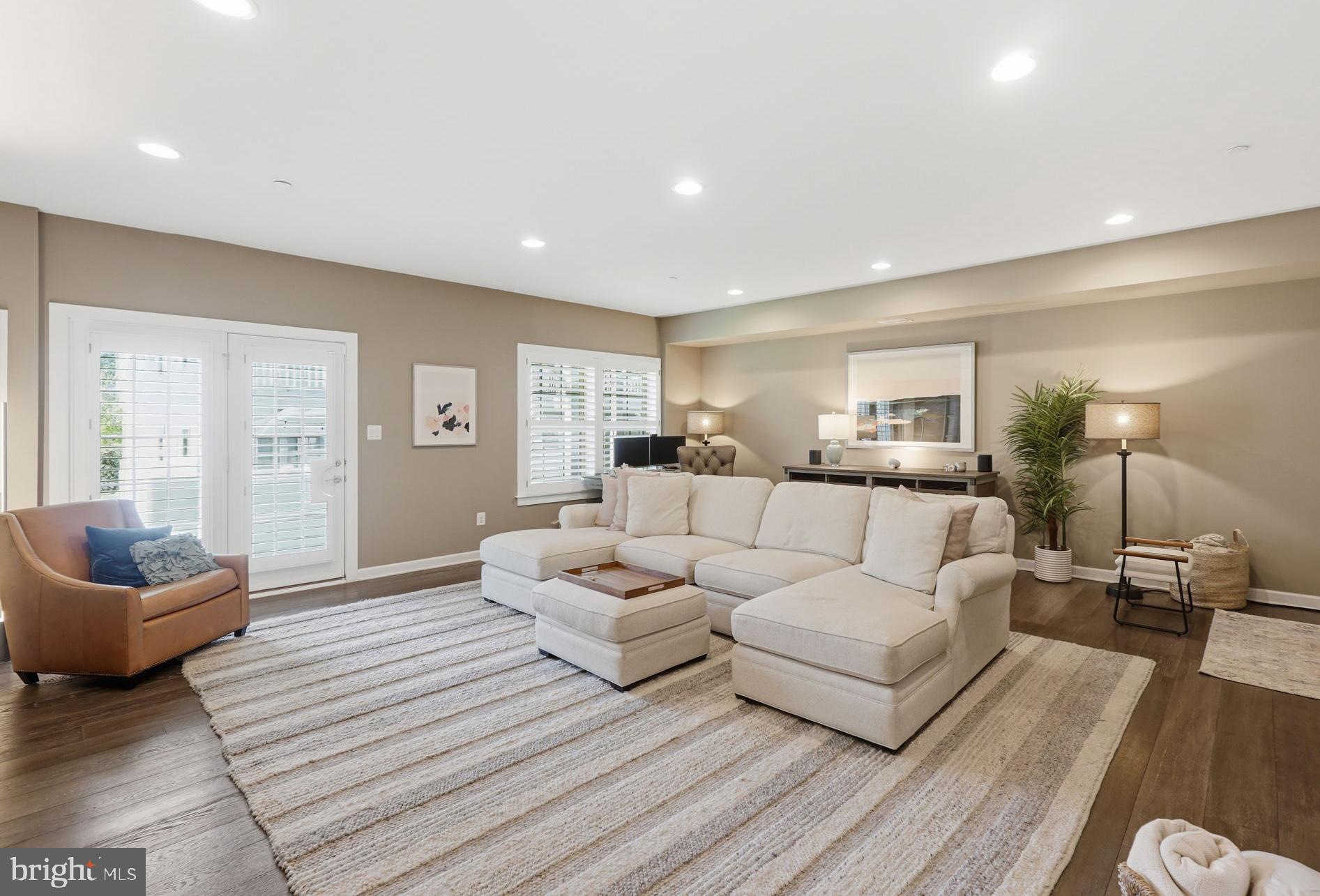 THOMAS VILLAGE - Residential