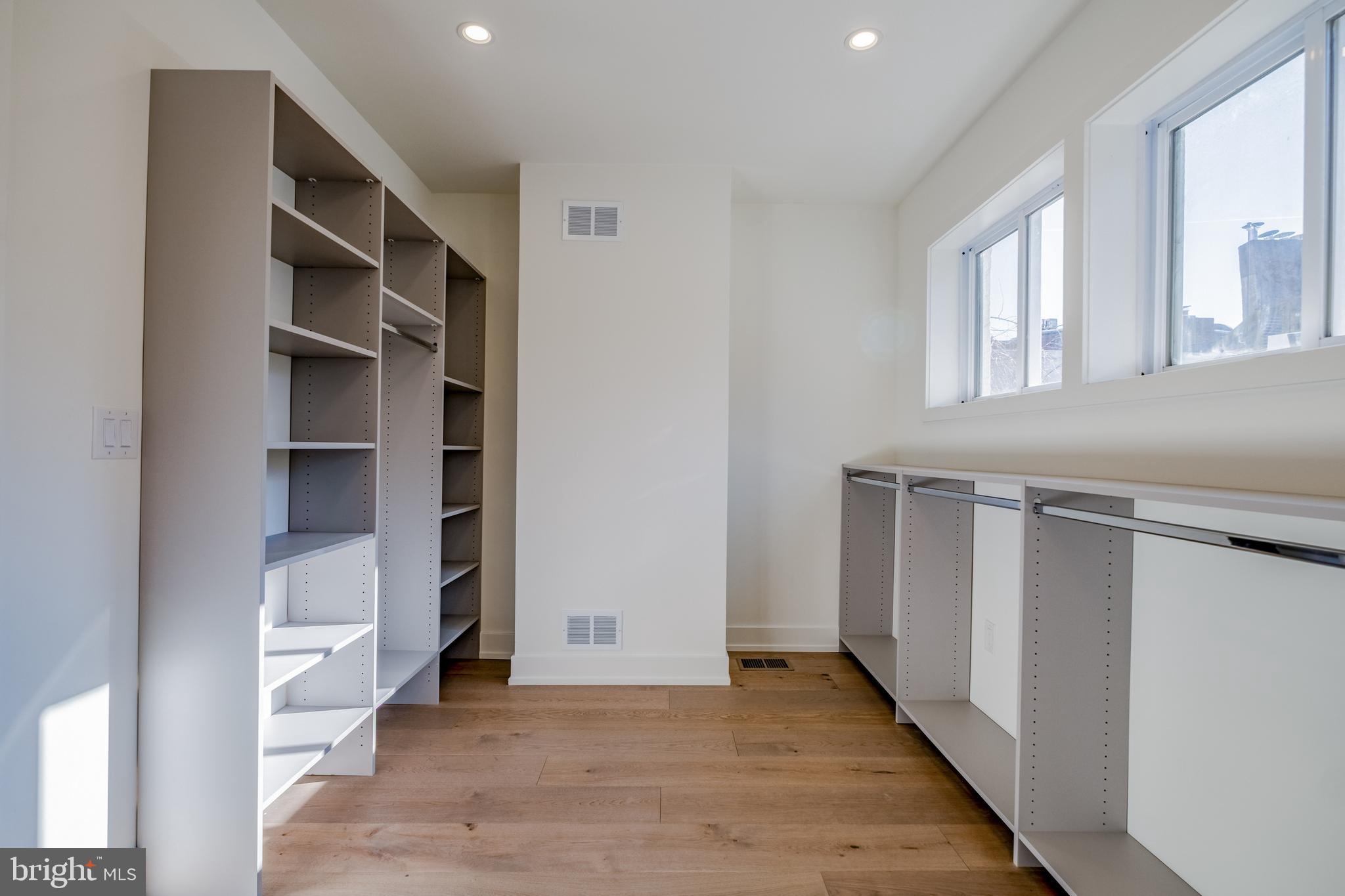 WASHINGTON SQ - Residential