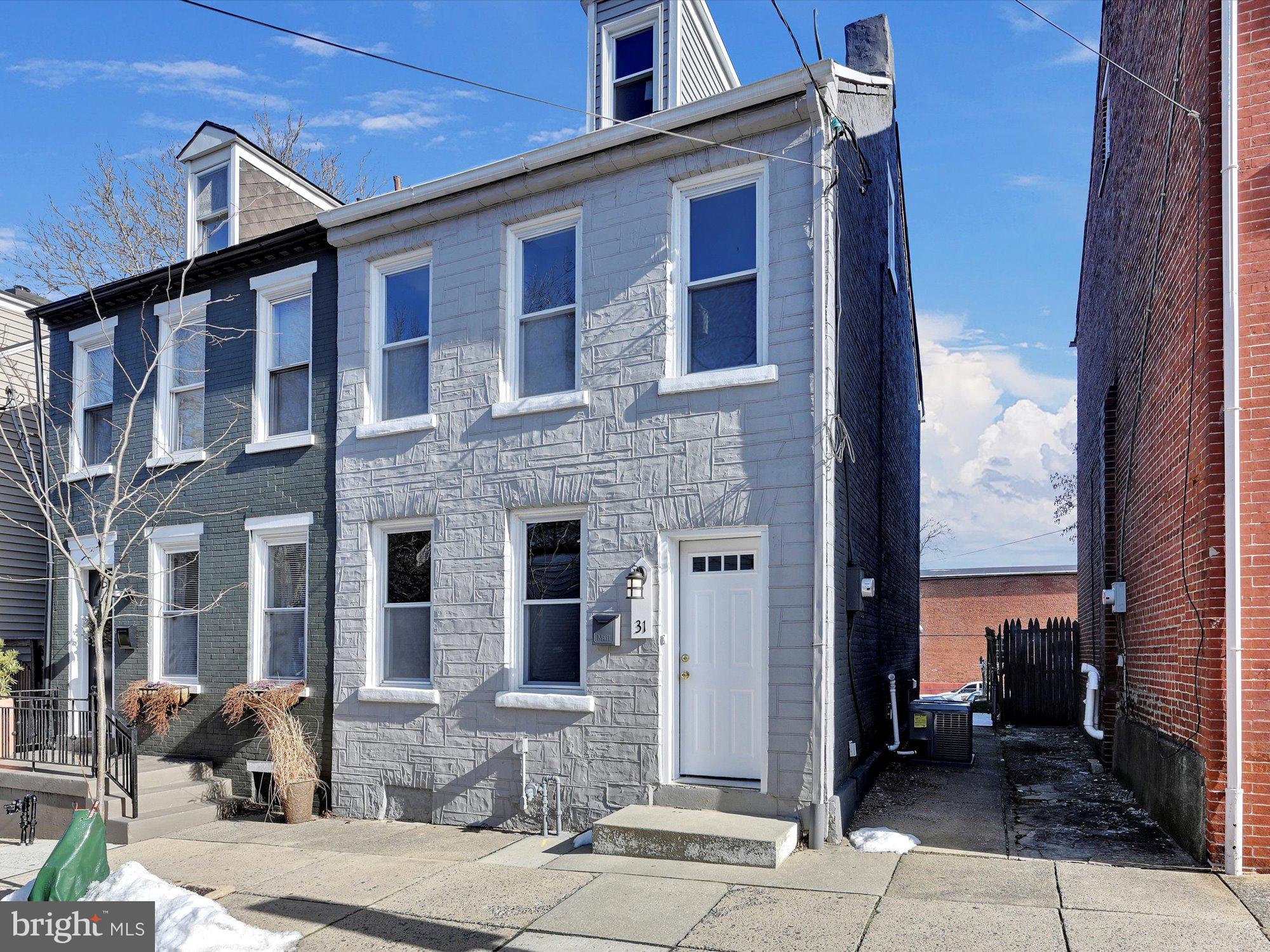 CHESTNUT HILL - Residential