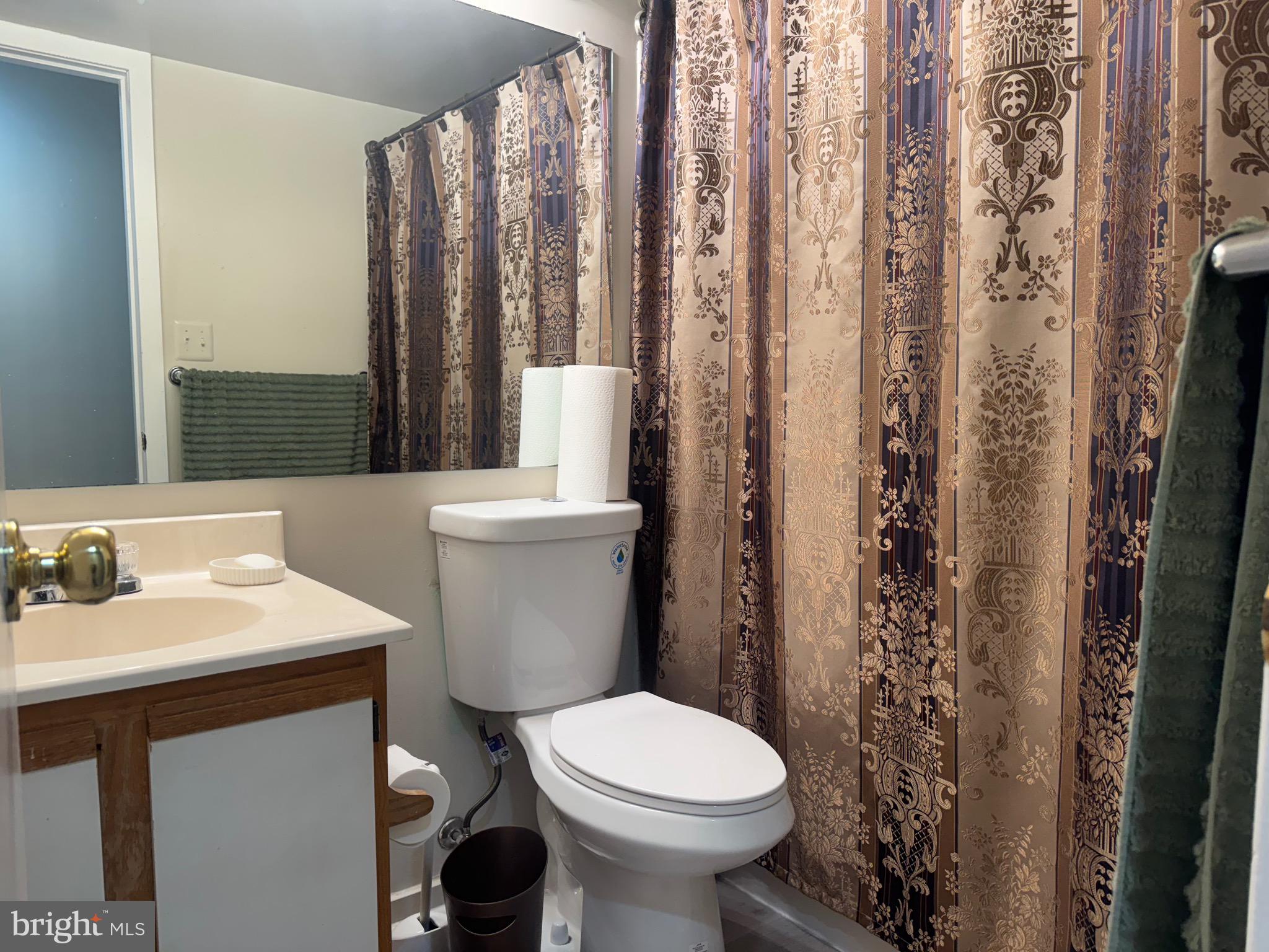 CHRISTOPHER COURT - Residential