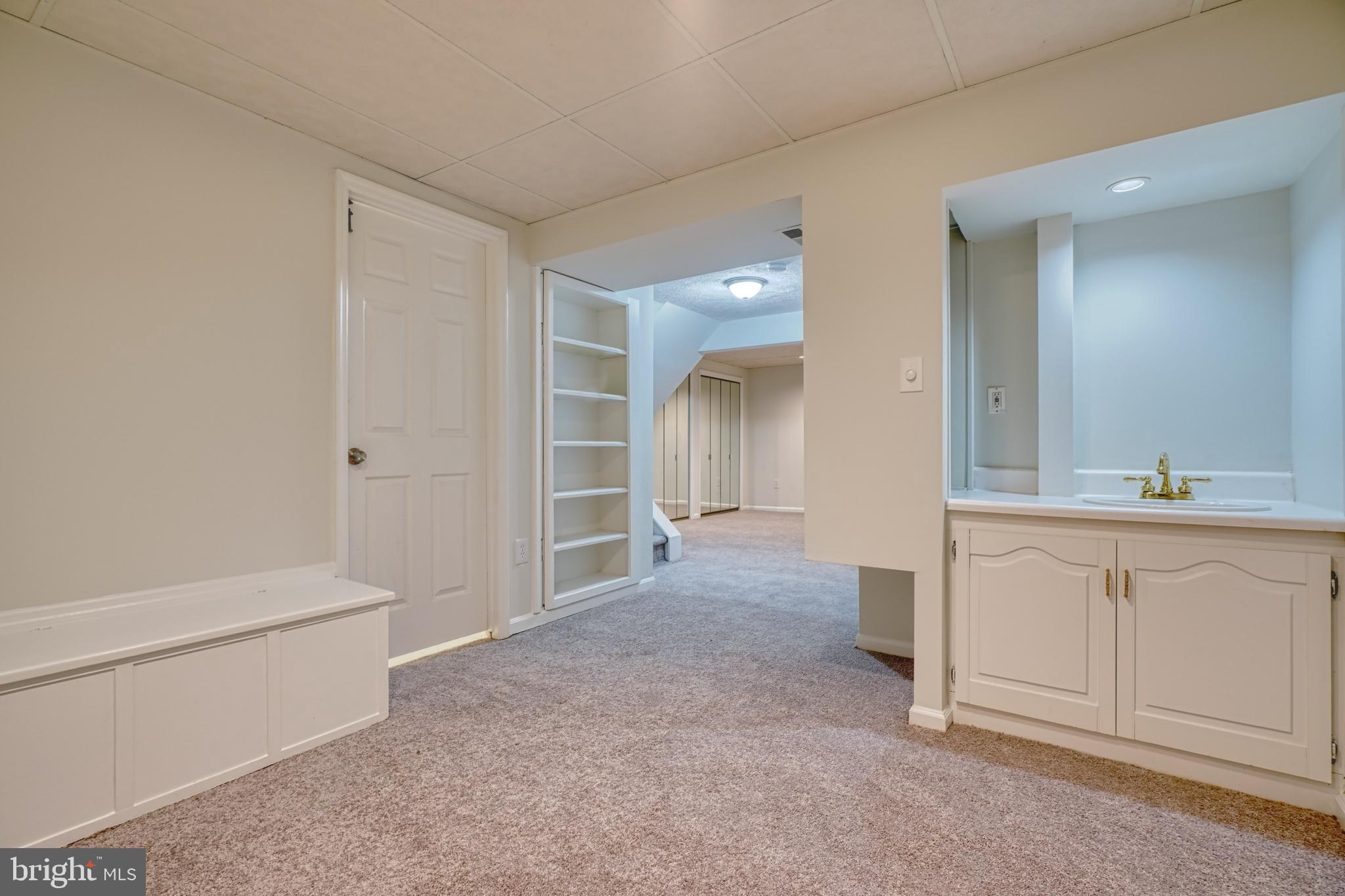 CLOVERFIELD MANOR - Residential Lease