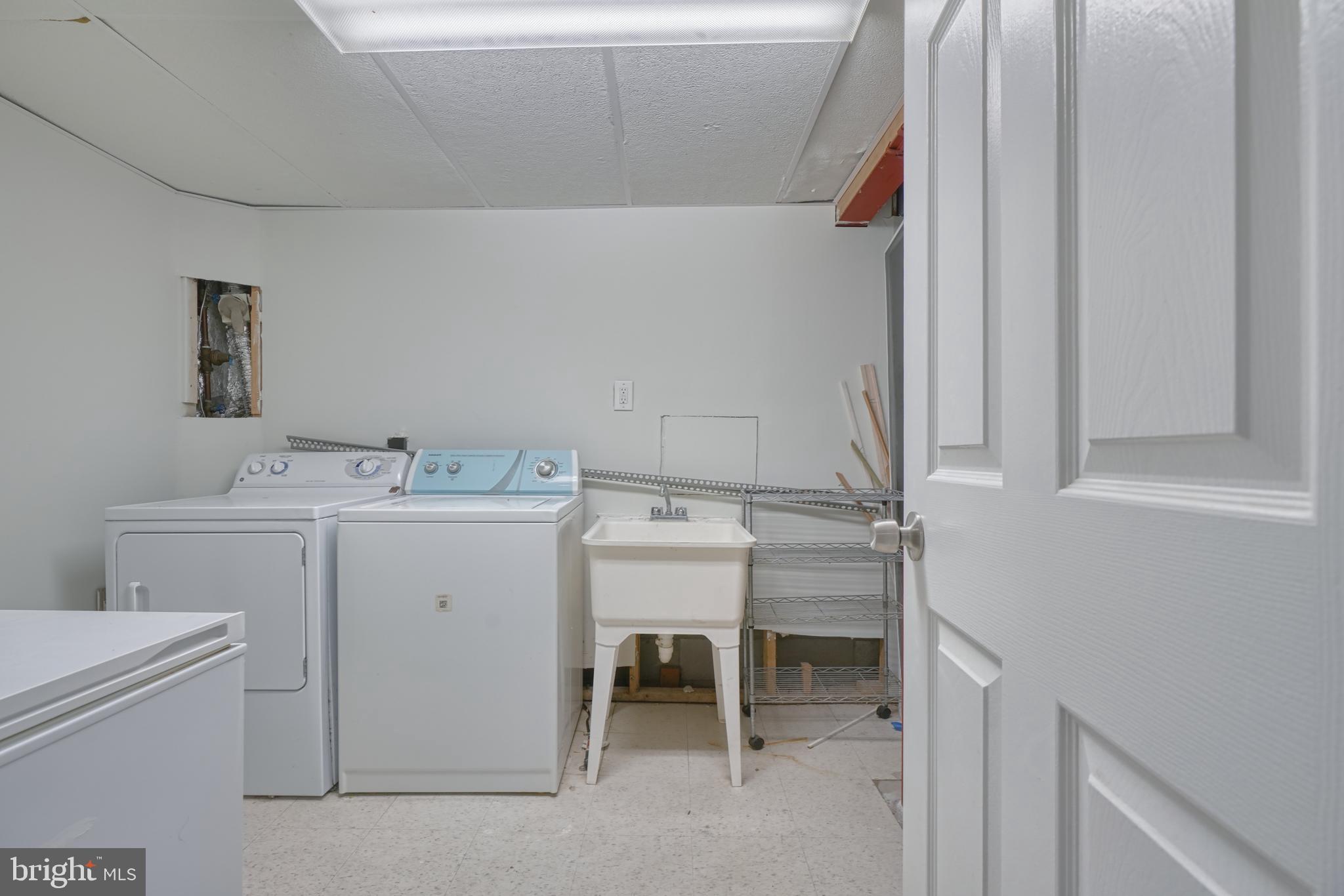 CLOVERFIELD MANOR - Residential Lease