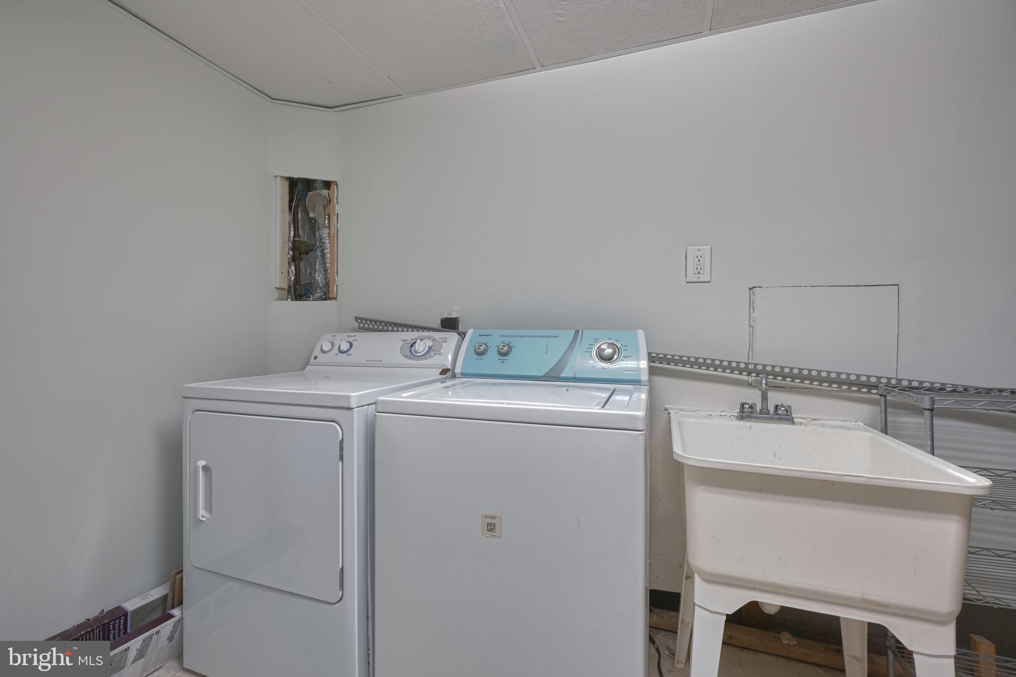 CLOVERFIELD MANOR - Residential Lease