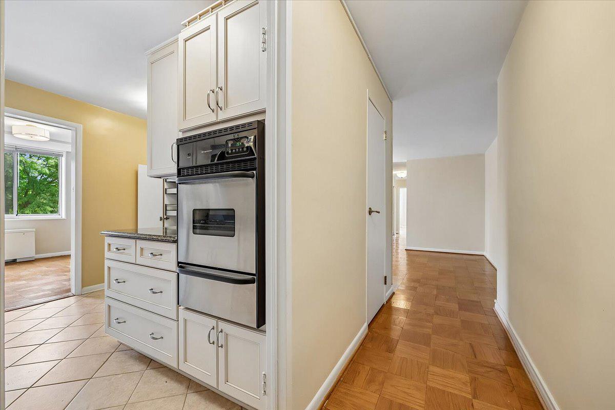 10401 GROSVENOR PLACE 501