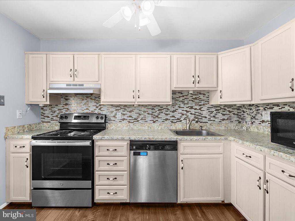 ELIZABETHS LANDING - Residential