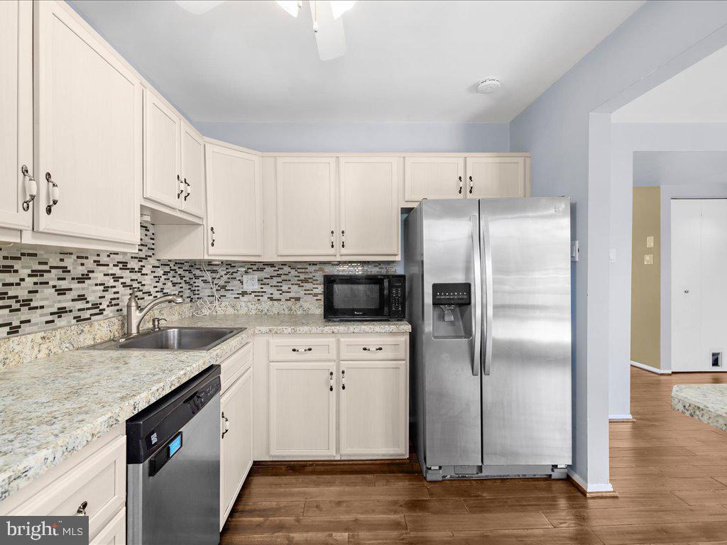 ELIZABETHS LANDING - Residential