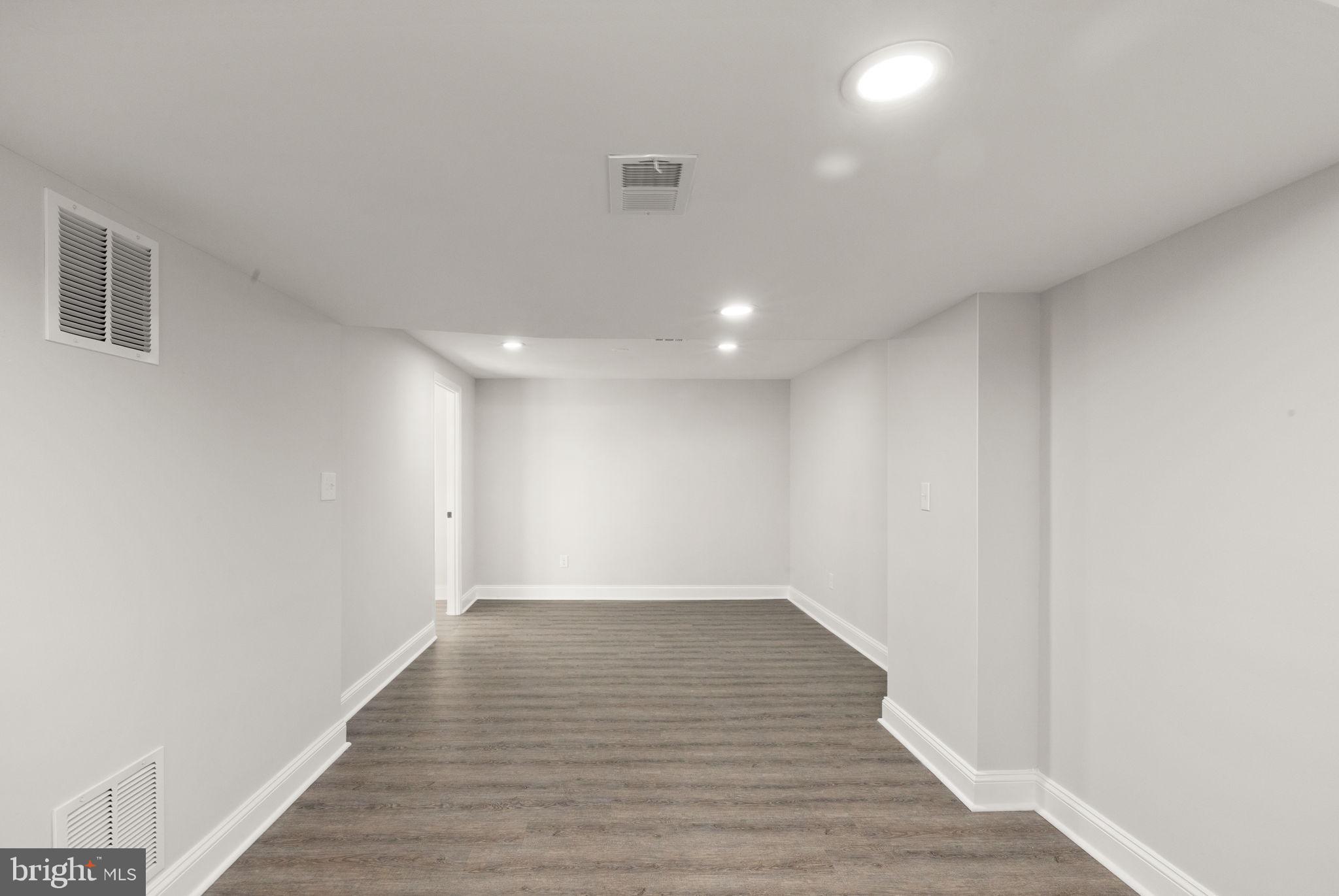 HARFORD SQUARE - Residential