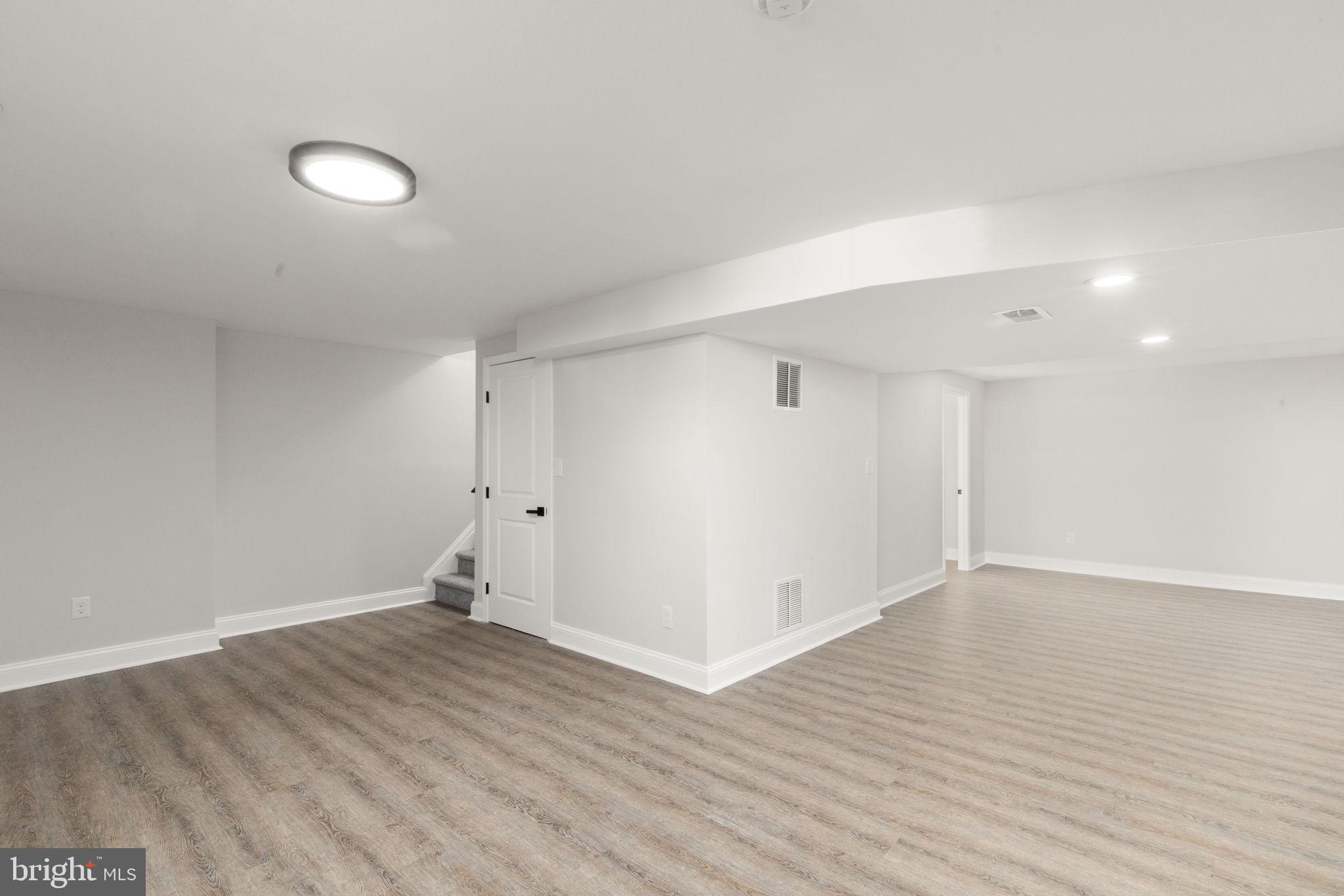 HARFORD SQUARE - Residential