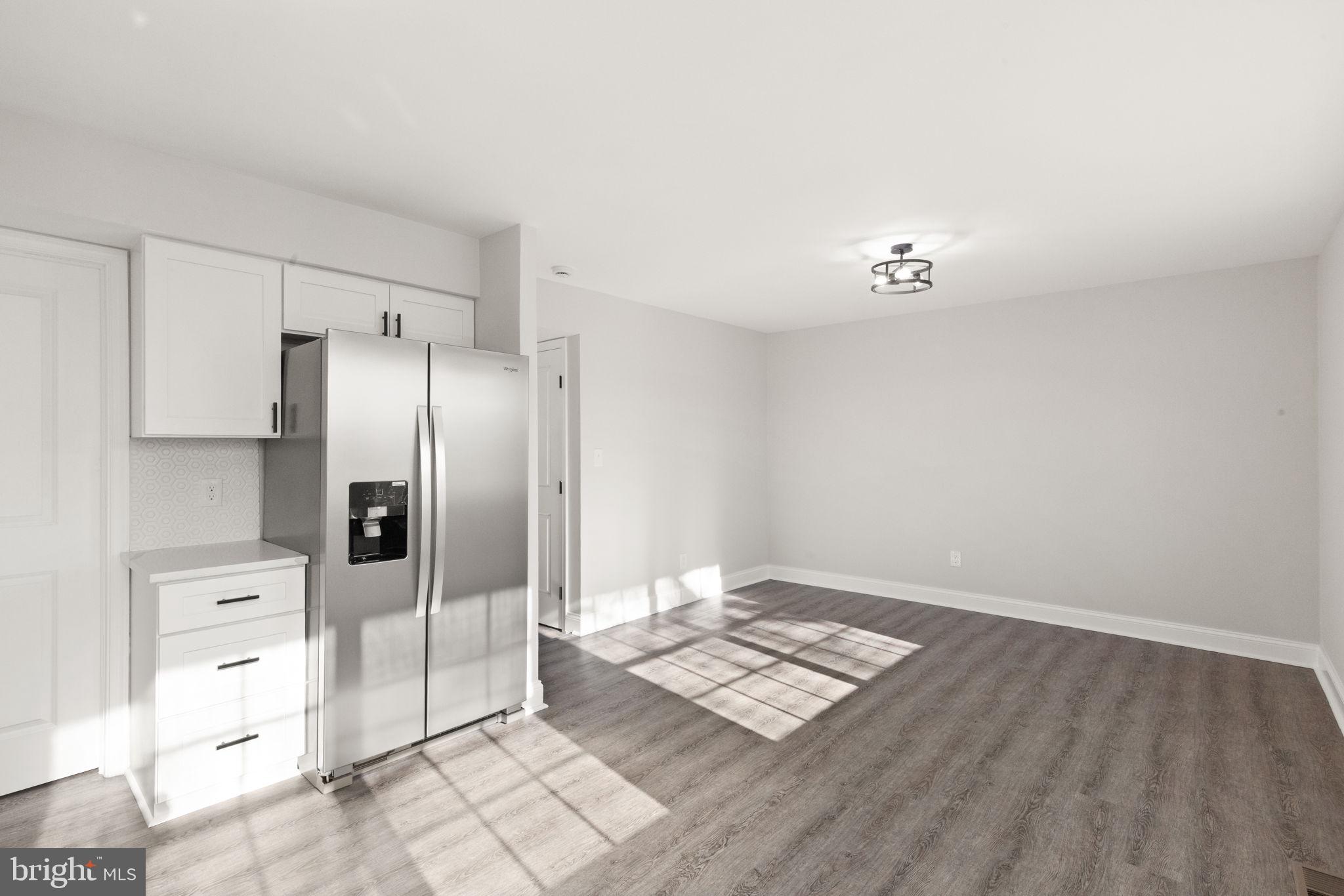 HARFORD SQUARE - Residential