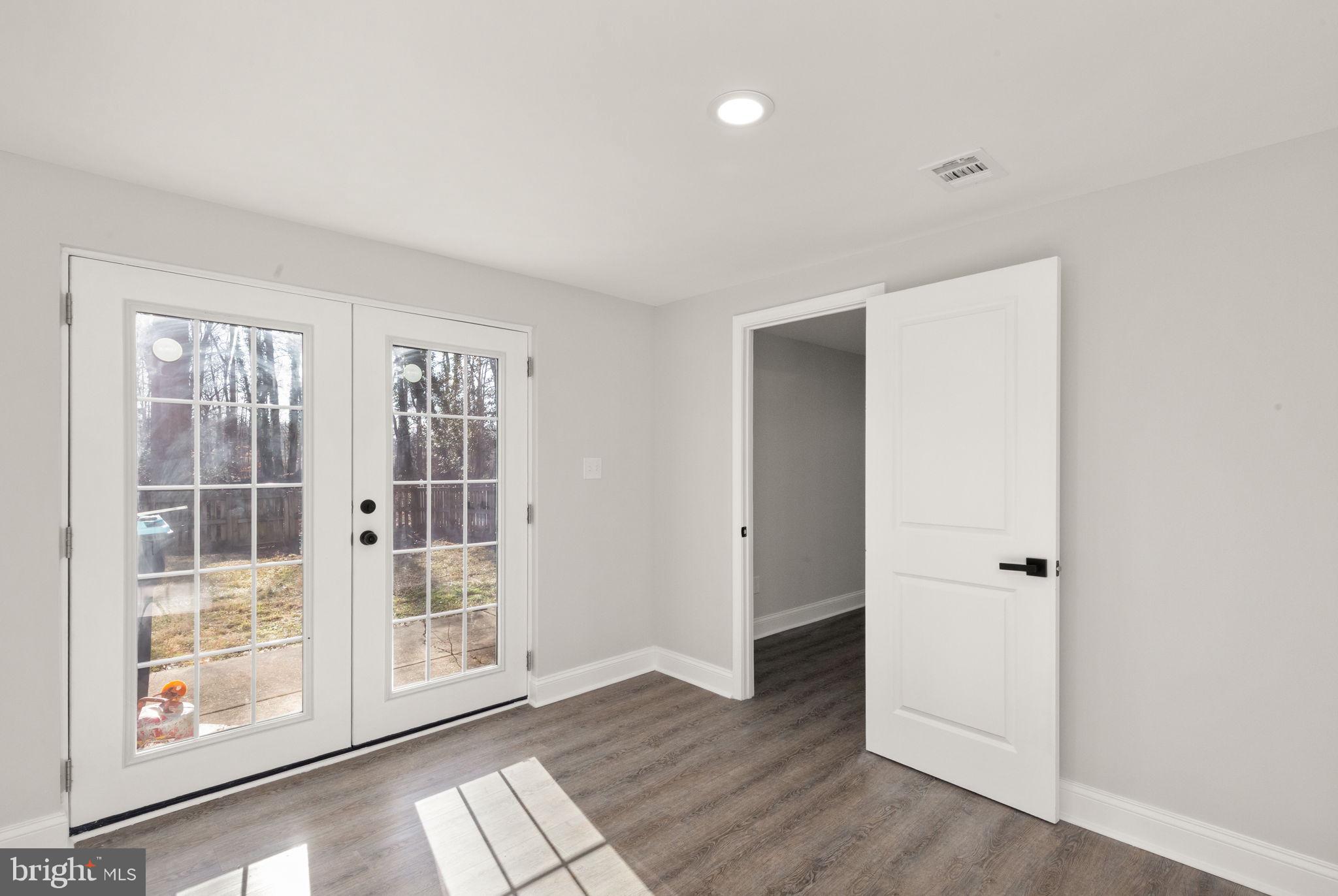 HARFORD SQUARE - Residential