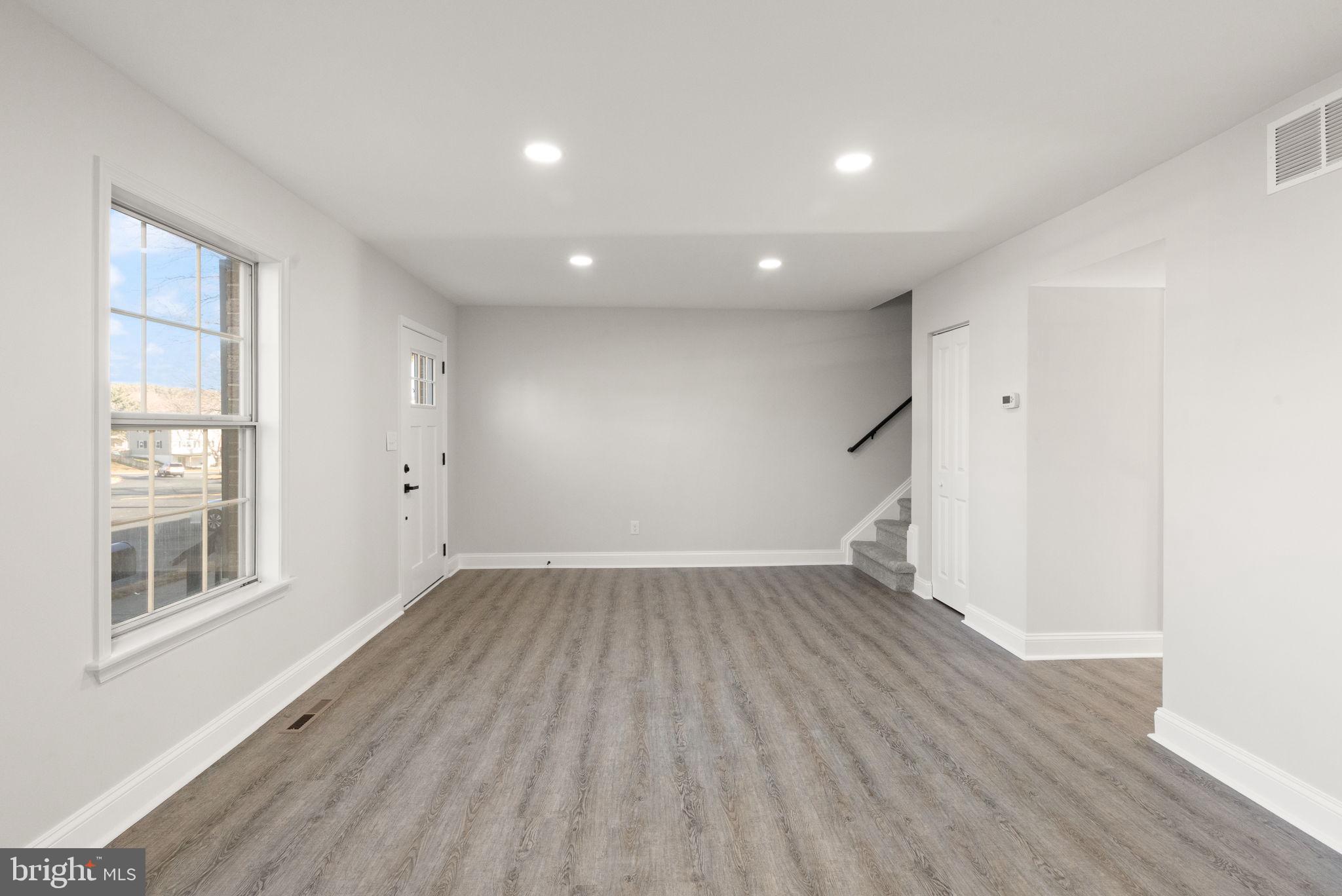 HARFORD SQUARE - Residential