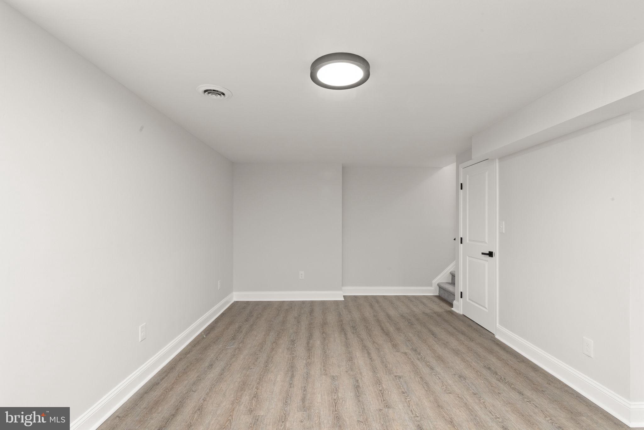 HARFORD SQUARE - Residential