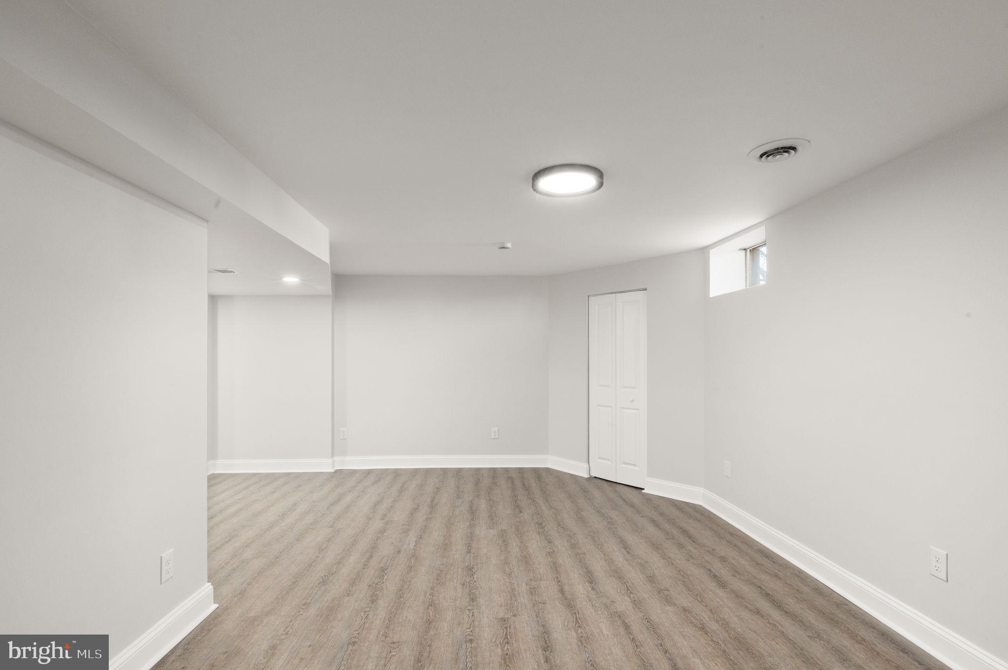 HARFORD SQUARE - Residential