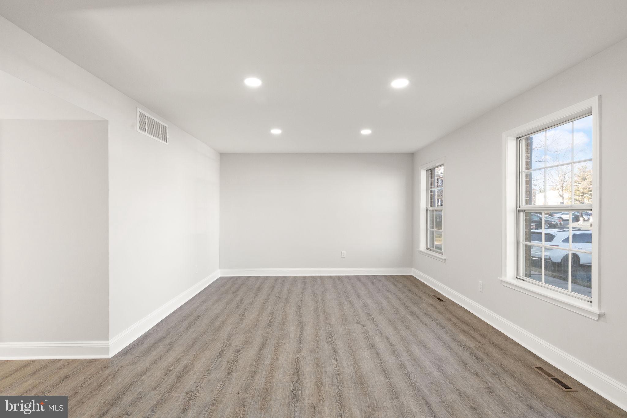 HARFORD SQUARE - Residential