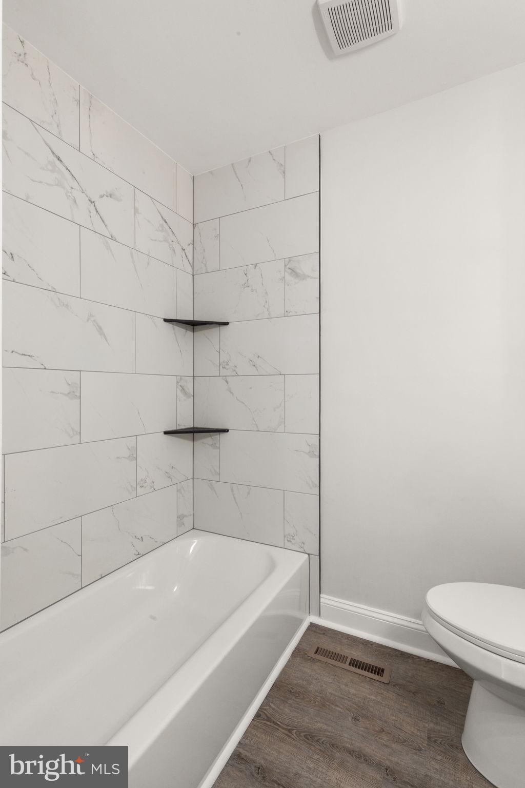 HARFORD SQUARE - Residential