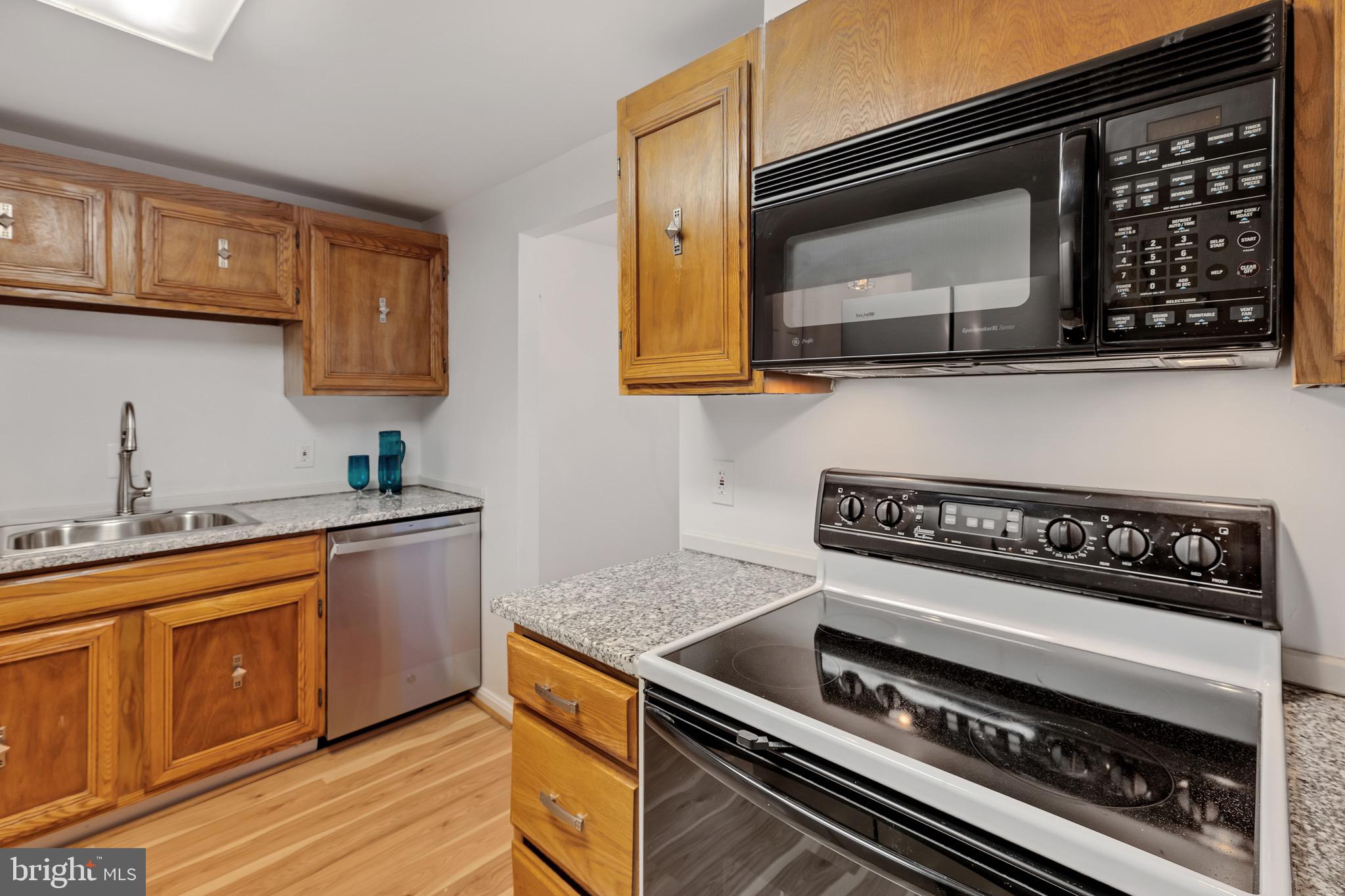 THE ELIZABETH - Residential Lease