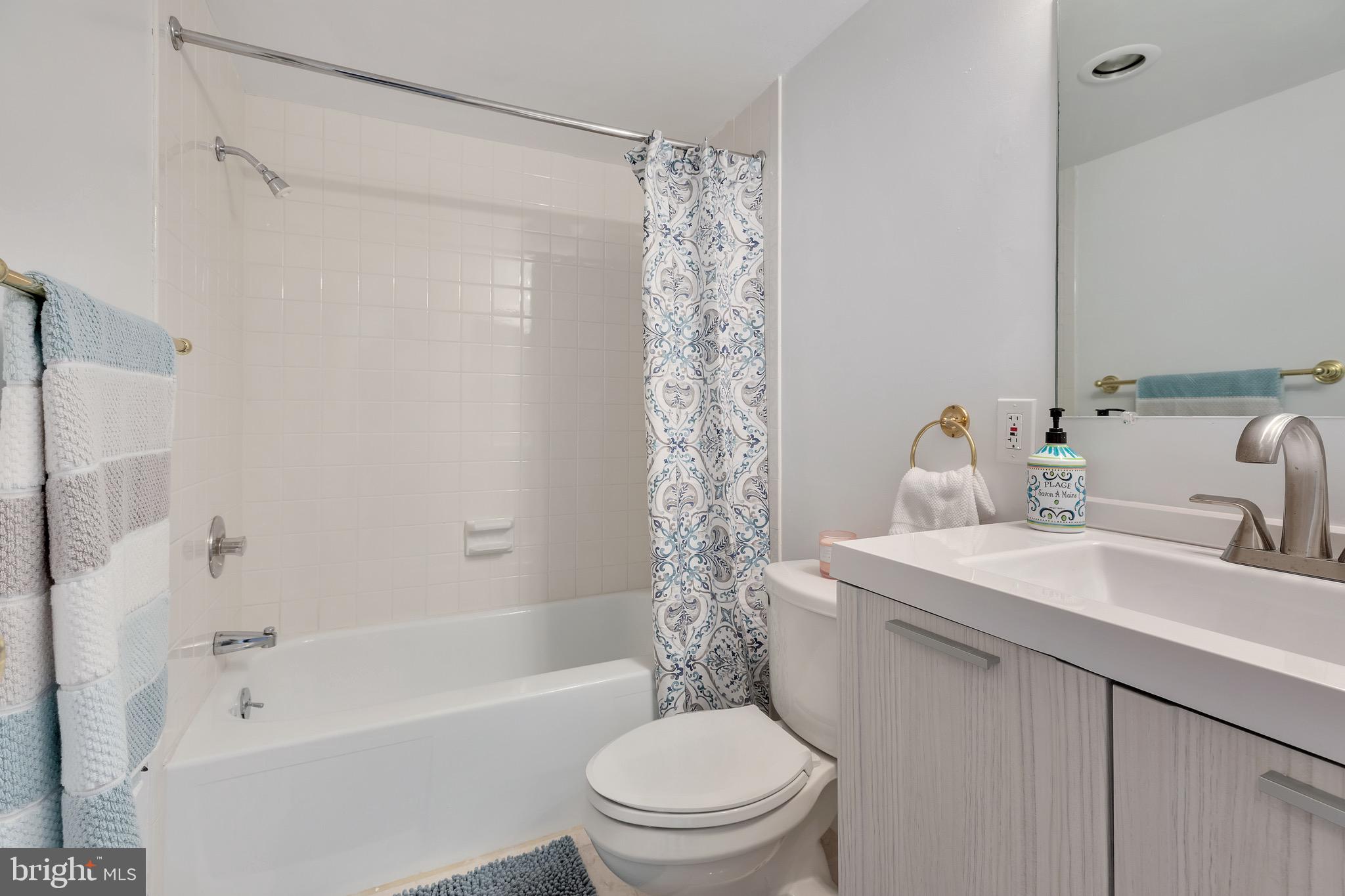 THE ELIZABETH - Residential Lease