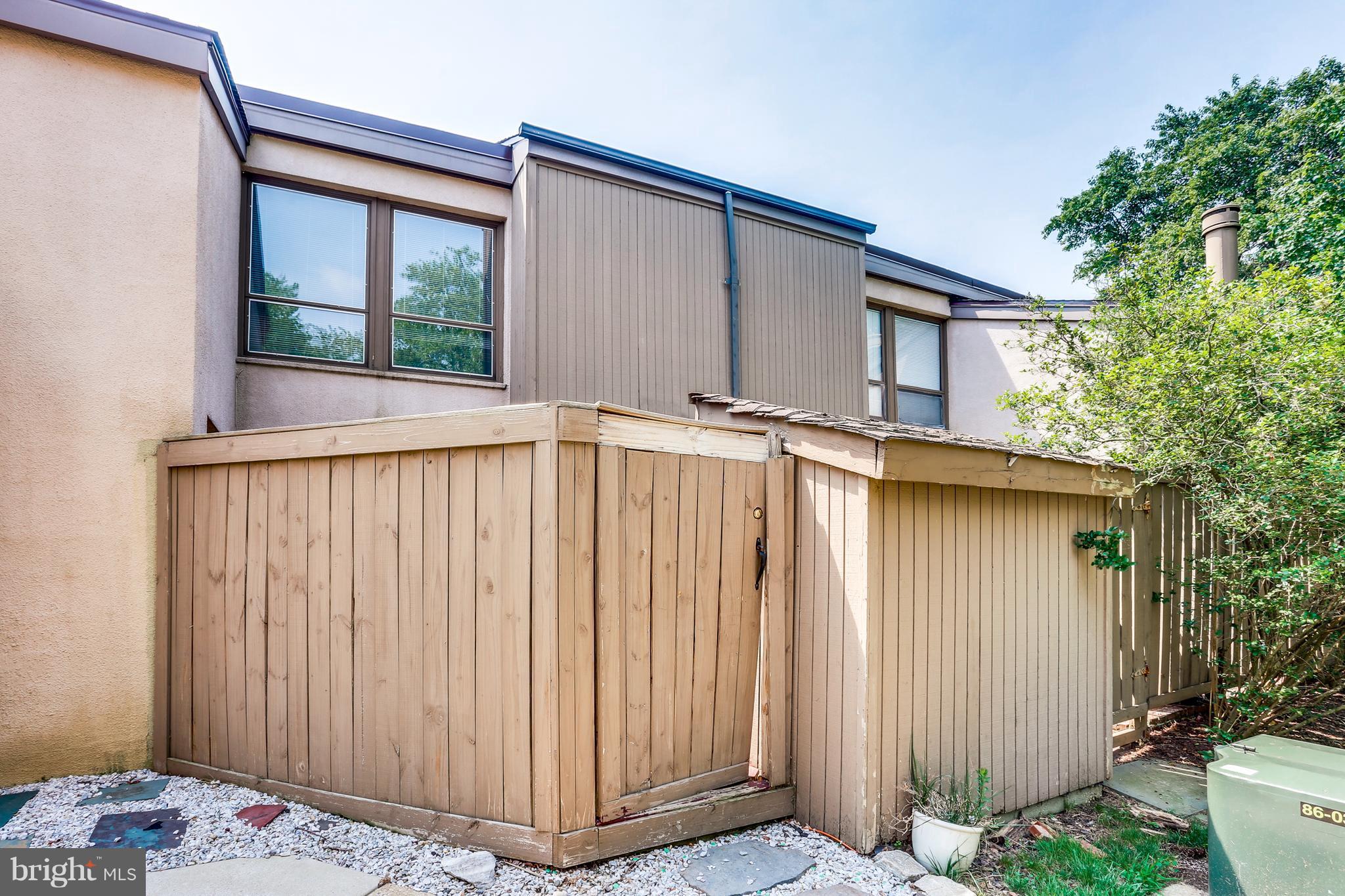 CLARY'S FOREST - Residential Lease