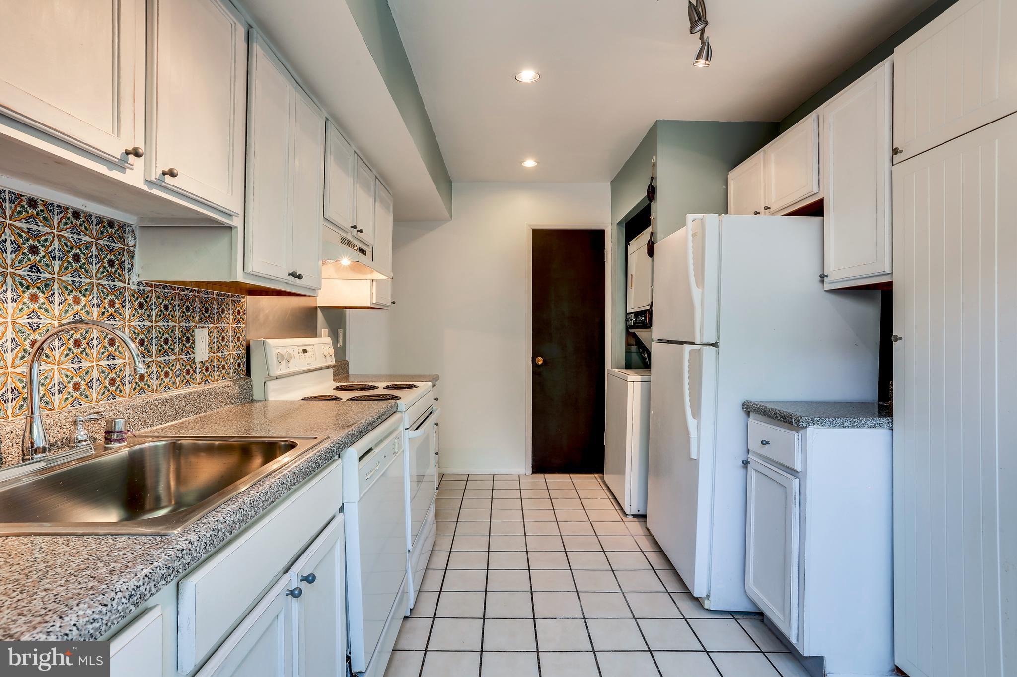 CLARY'S FOREST - Residential Lease