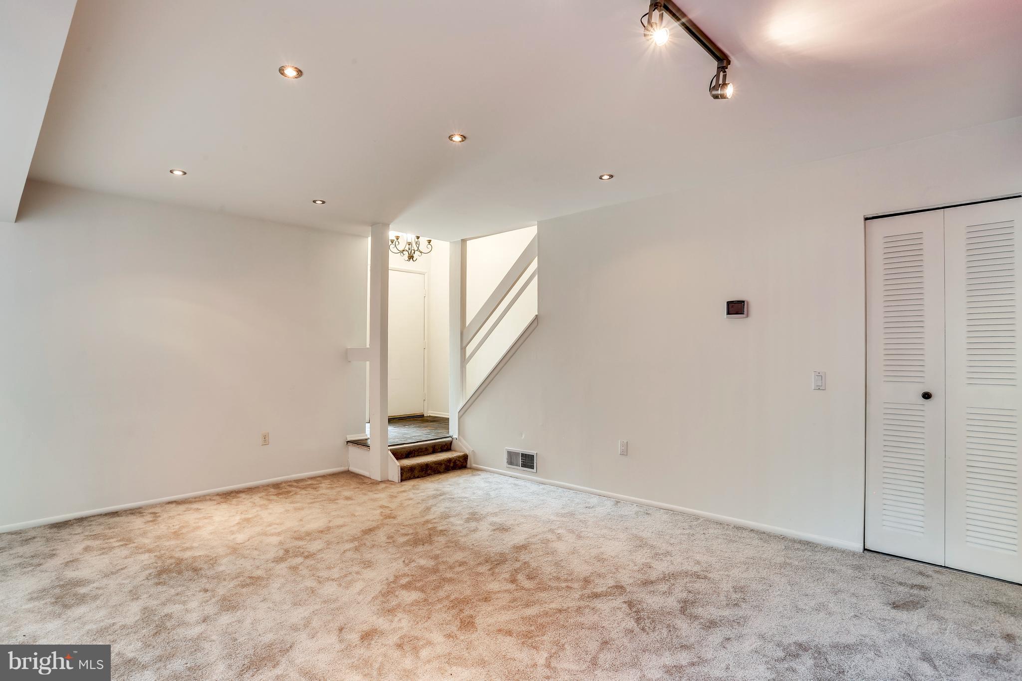 CLARY'S FOREST - Residential Lease