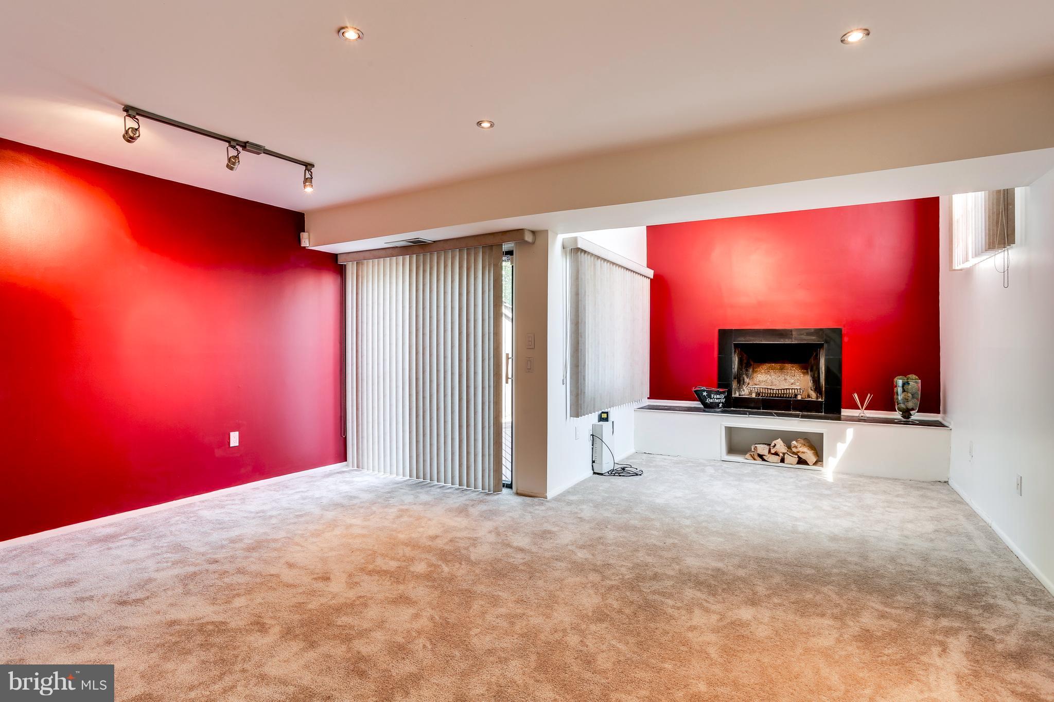 CLARY'S FOREST - Residential Lease