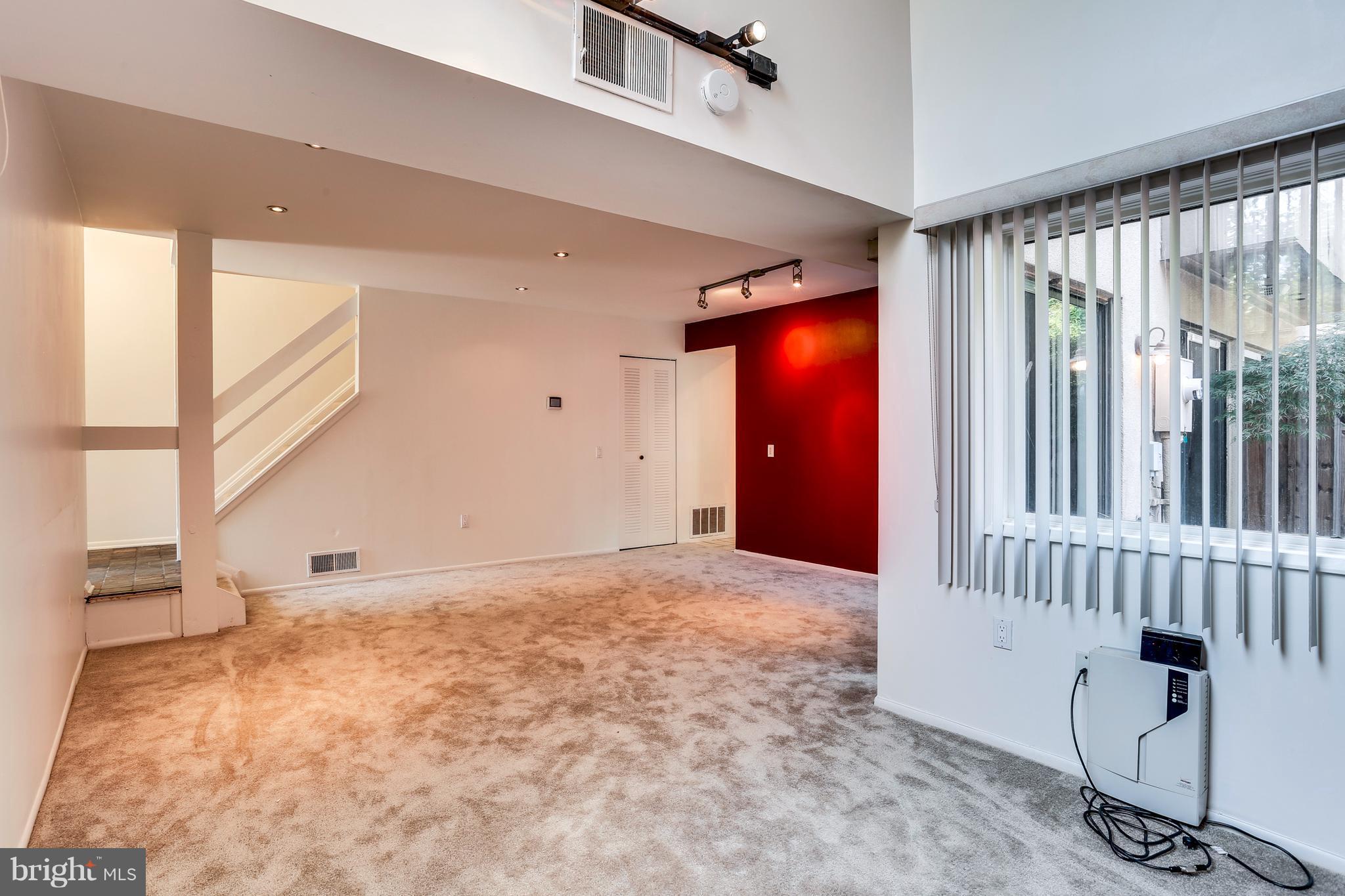 CLARY'S FOREST - Residential Lease