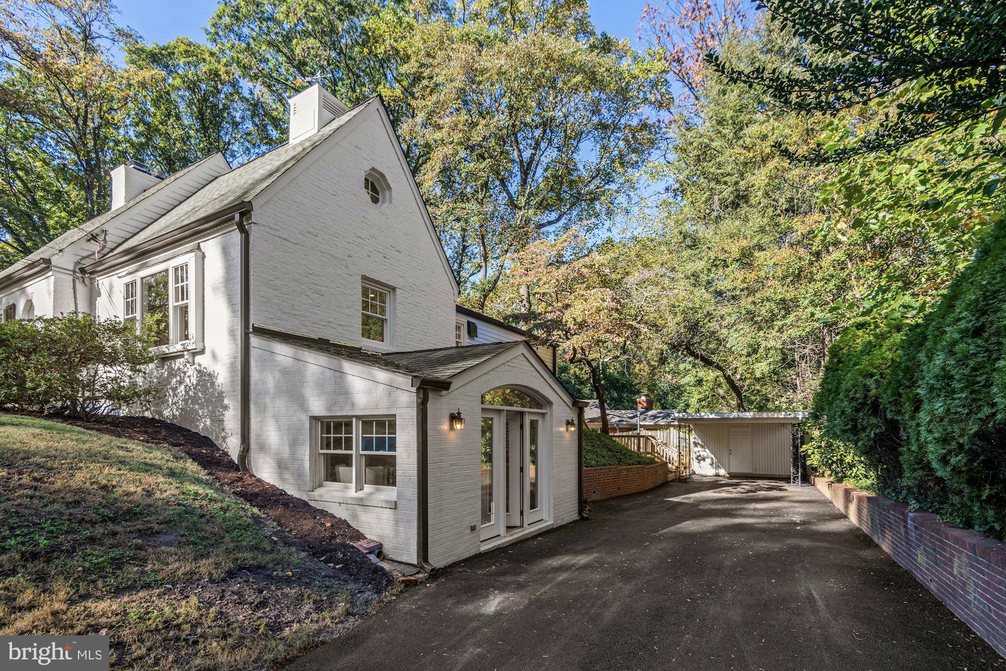 WOODSIDE PARK - Residential