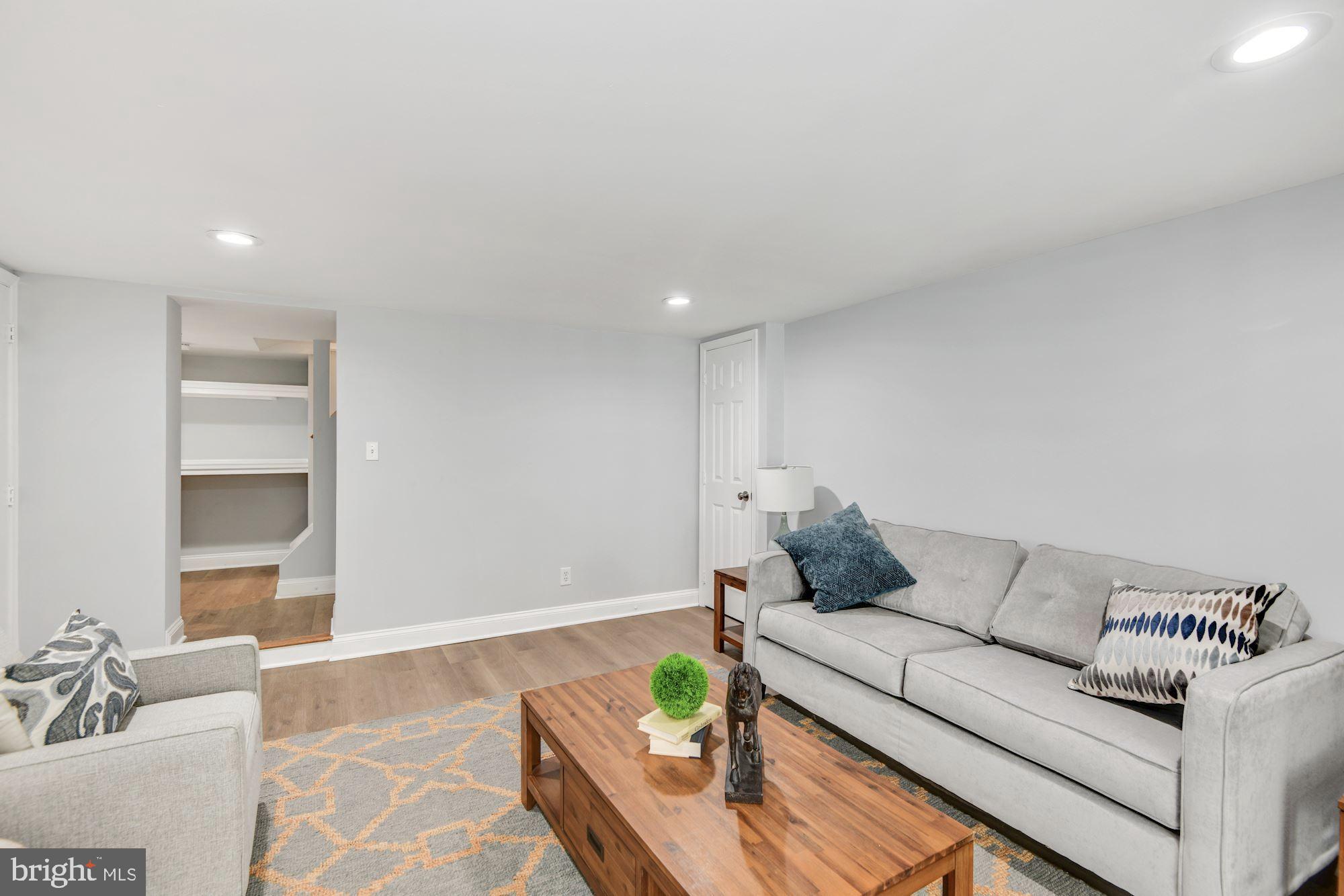 WOODSIDE PARK - Residential