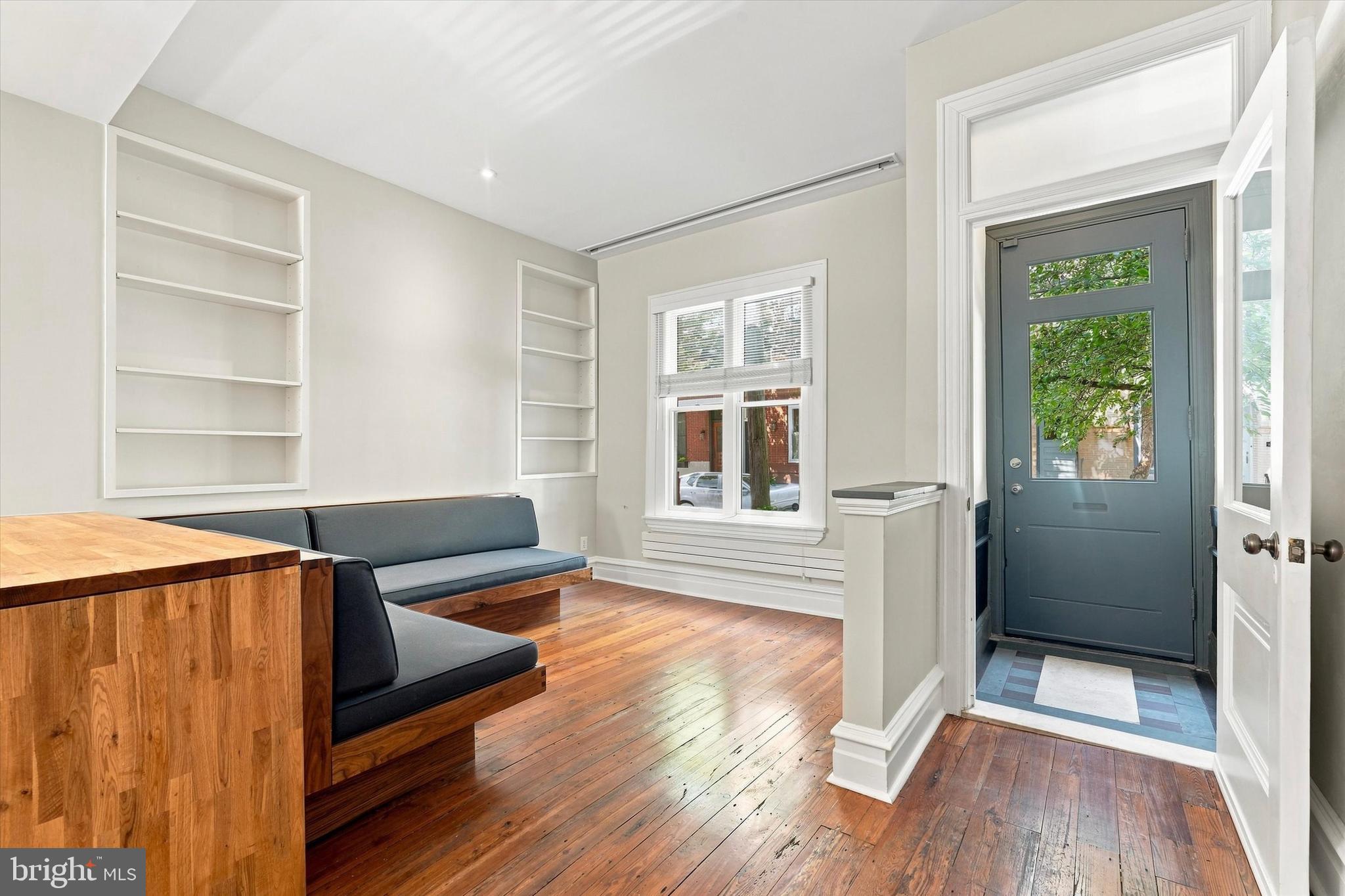 889 N 25TH STREET