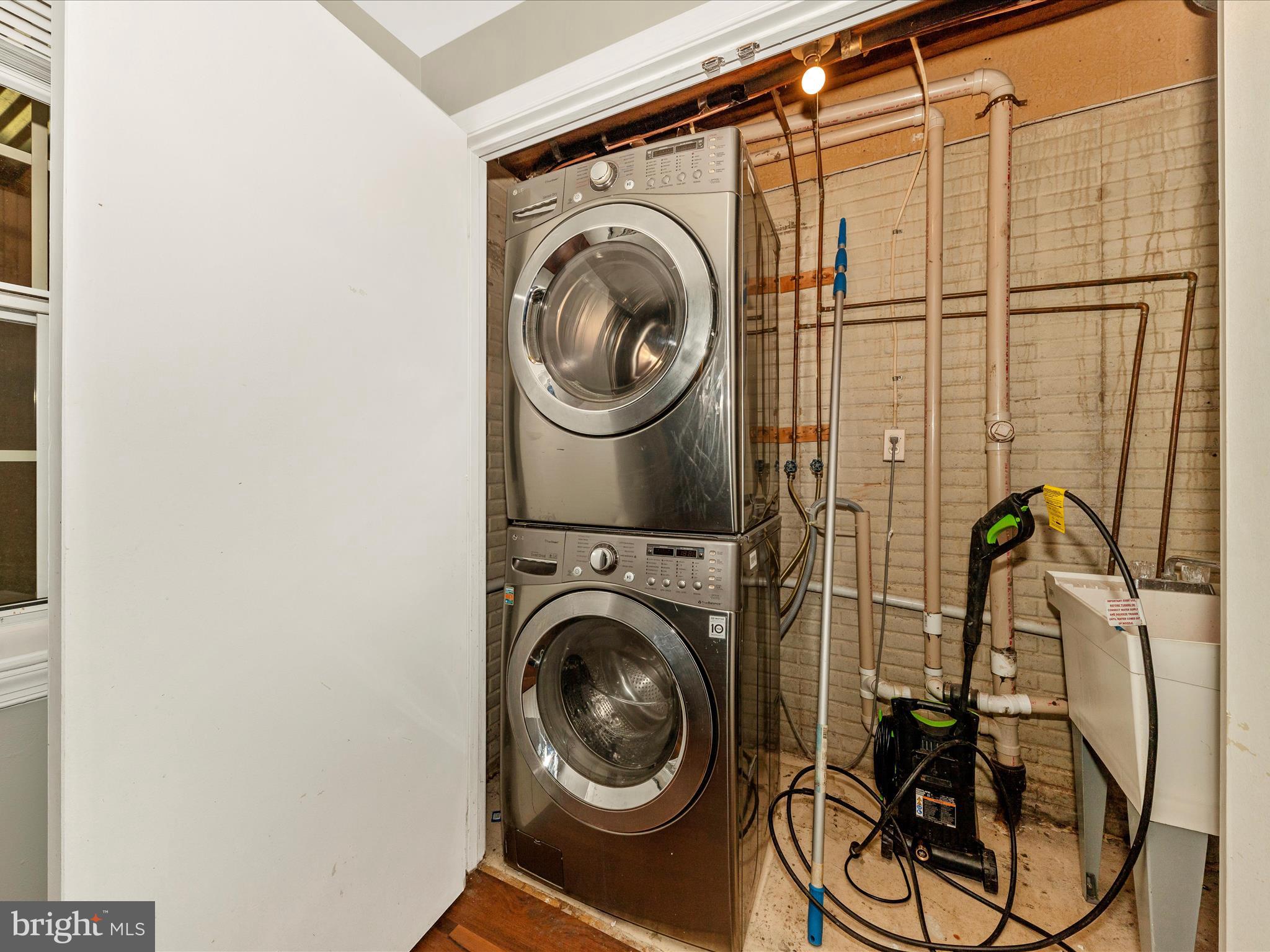 CARROLL PARK MANOR - Residential