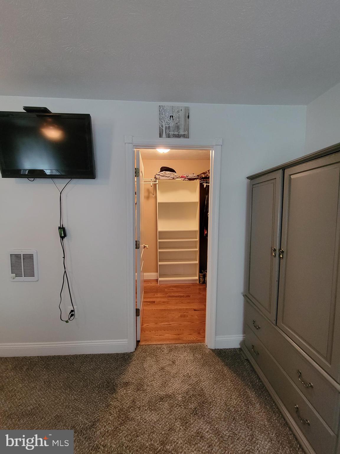 WOLF KNOB - Residential