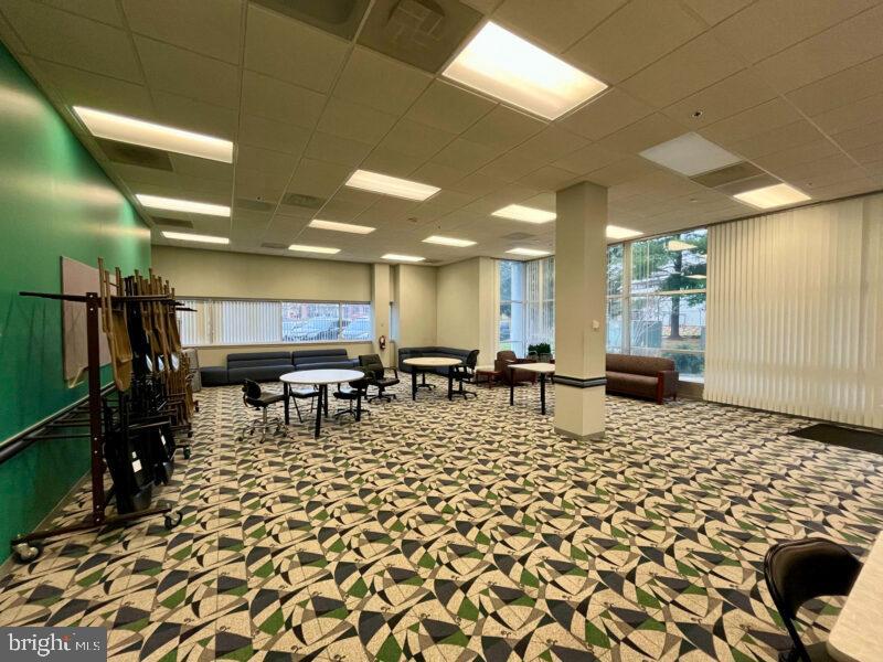 HOLABIRD - Commercial Lease