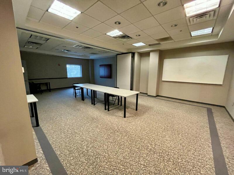 HOLABIRD - Commercial Lease