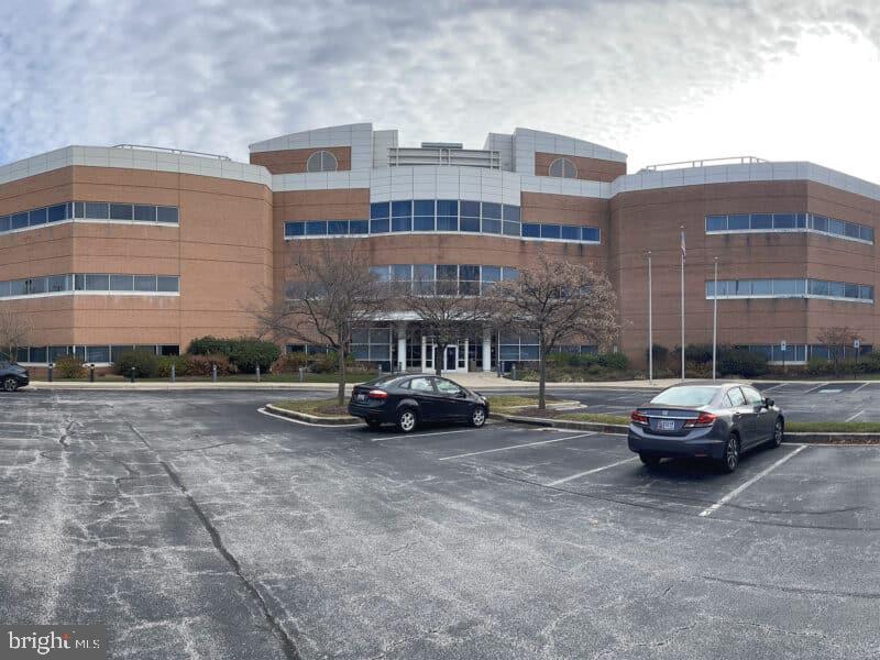 HOLABIRD - Commercial Lease