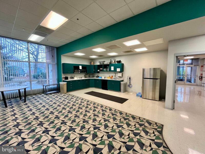 HOLABIRD - Commercial Lease