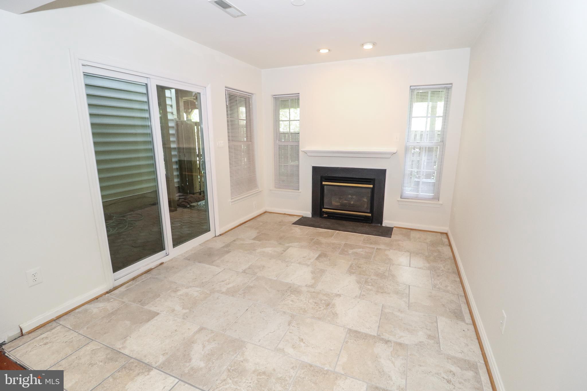 SOUTH RIDING - Residential Lease