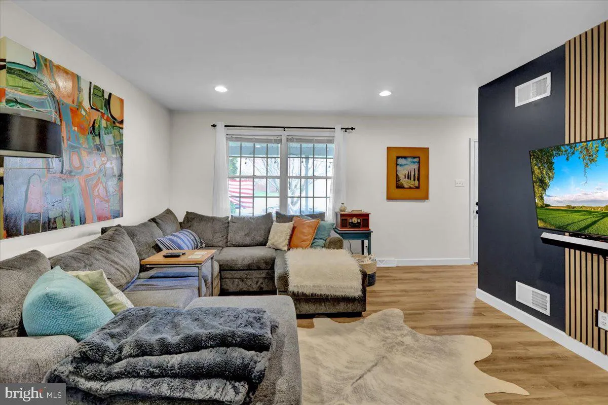 Lancaster, Pennsylvania 17603, United States, 3 Bedrooms Bedrooms, ,3 BathroomsBathrooms,Residential,Pending,111218