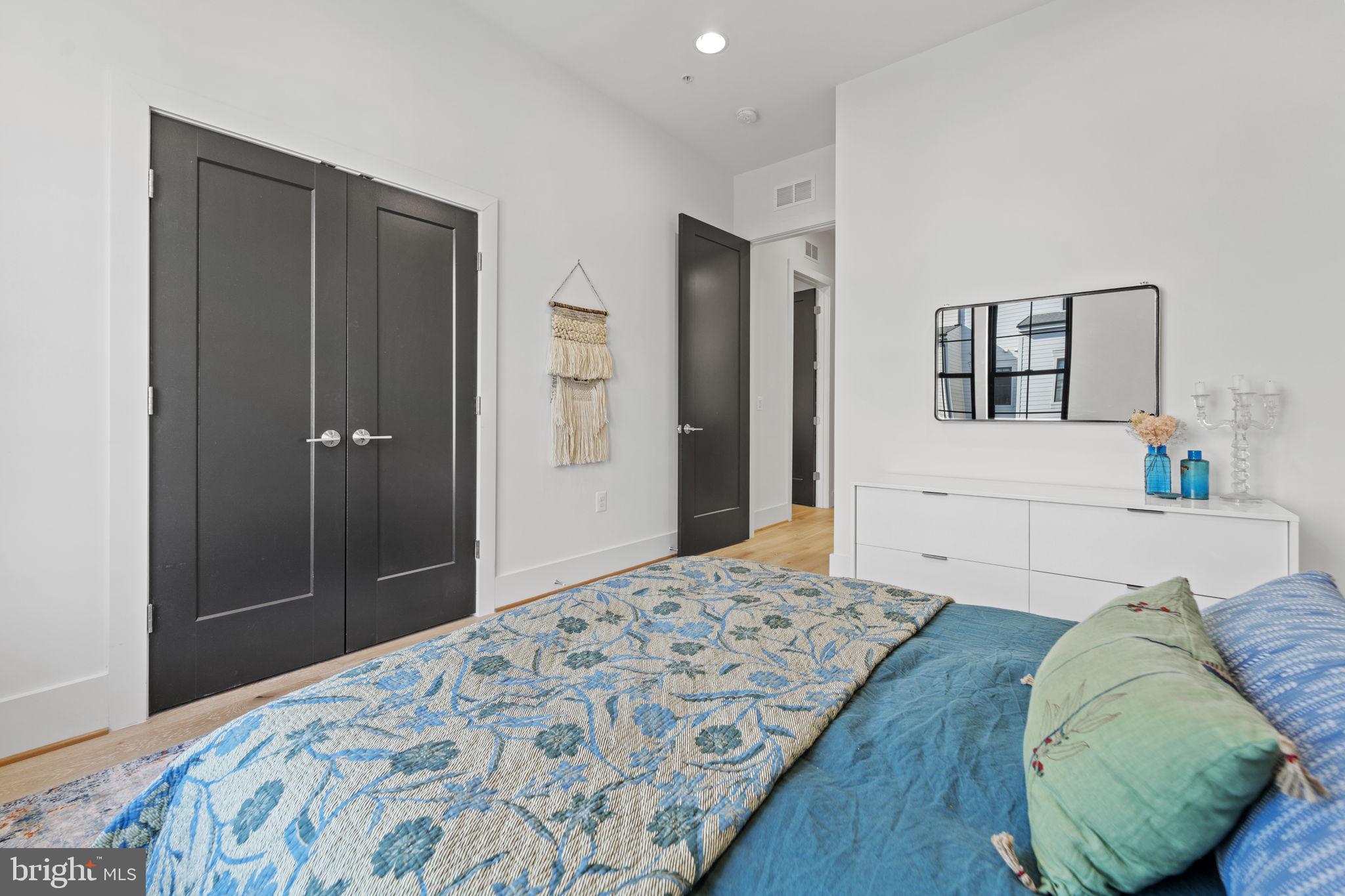 ONE LOUDOUN - Residential