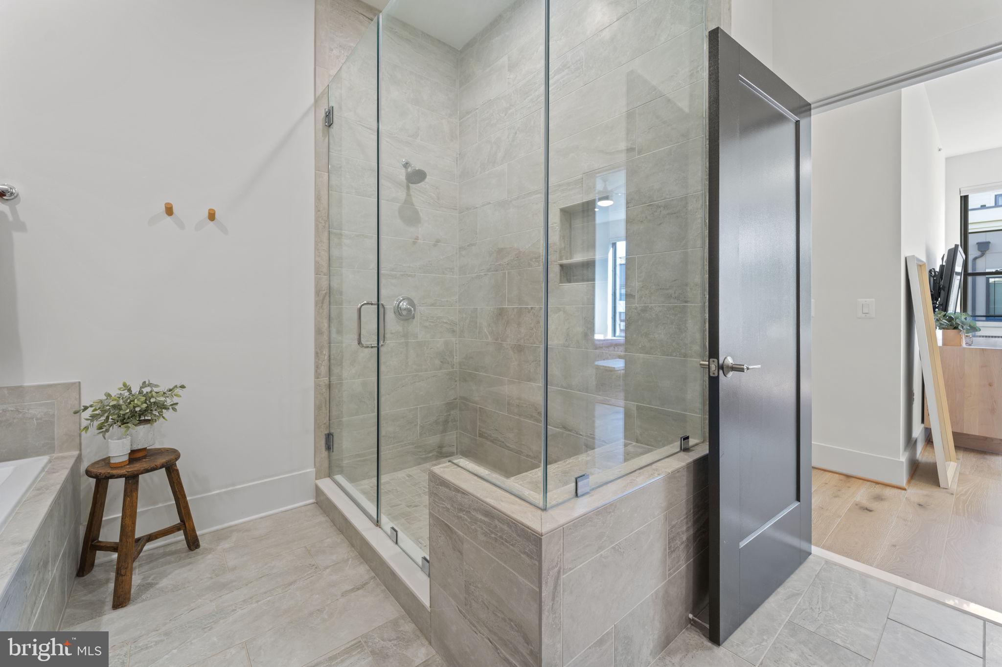 ONE LOUDOUN - Residential