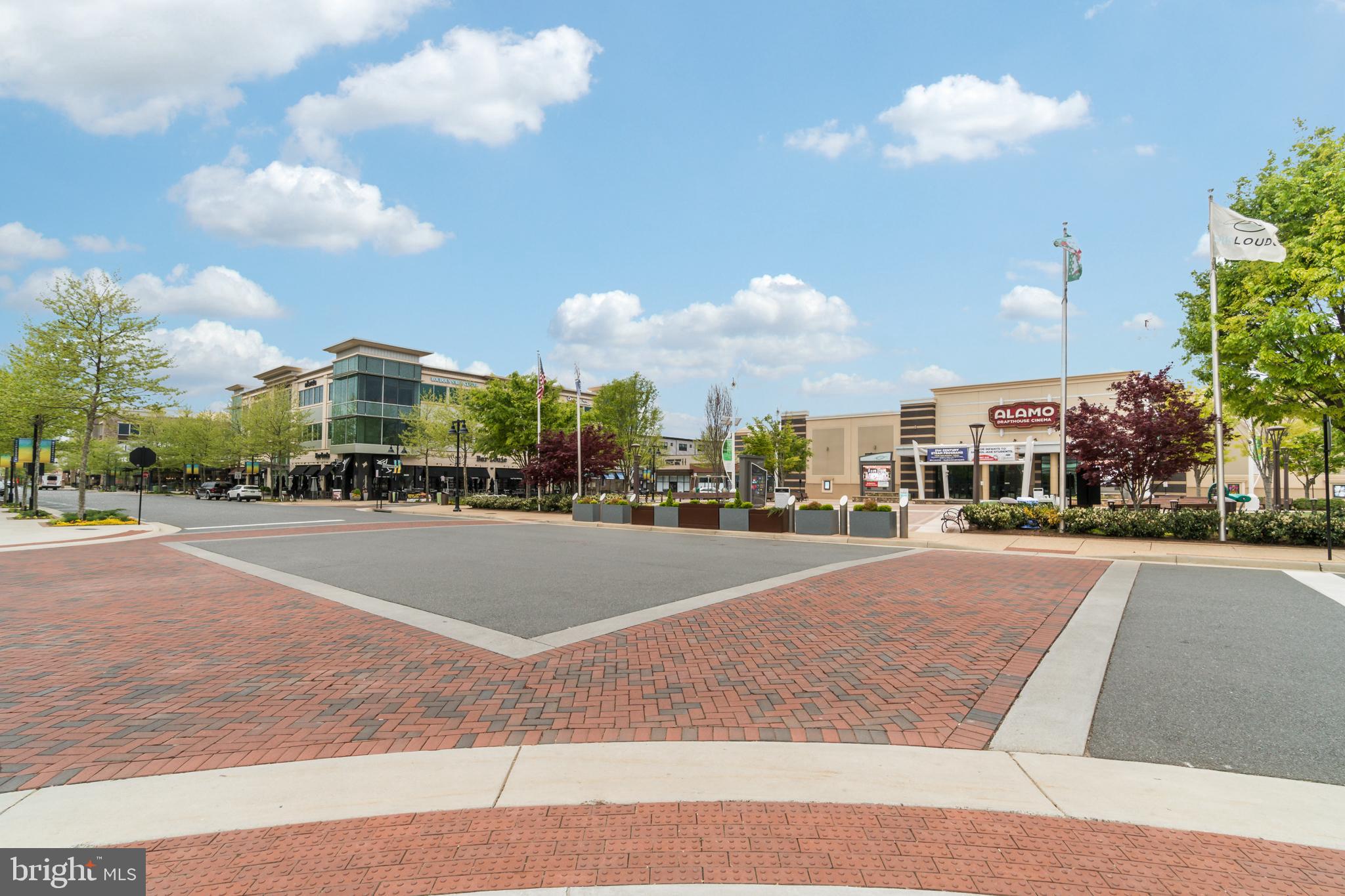 ONE LOUDOUN - Residential