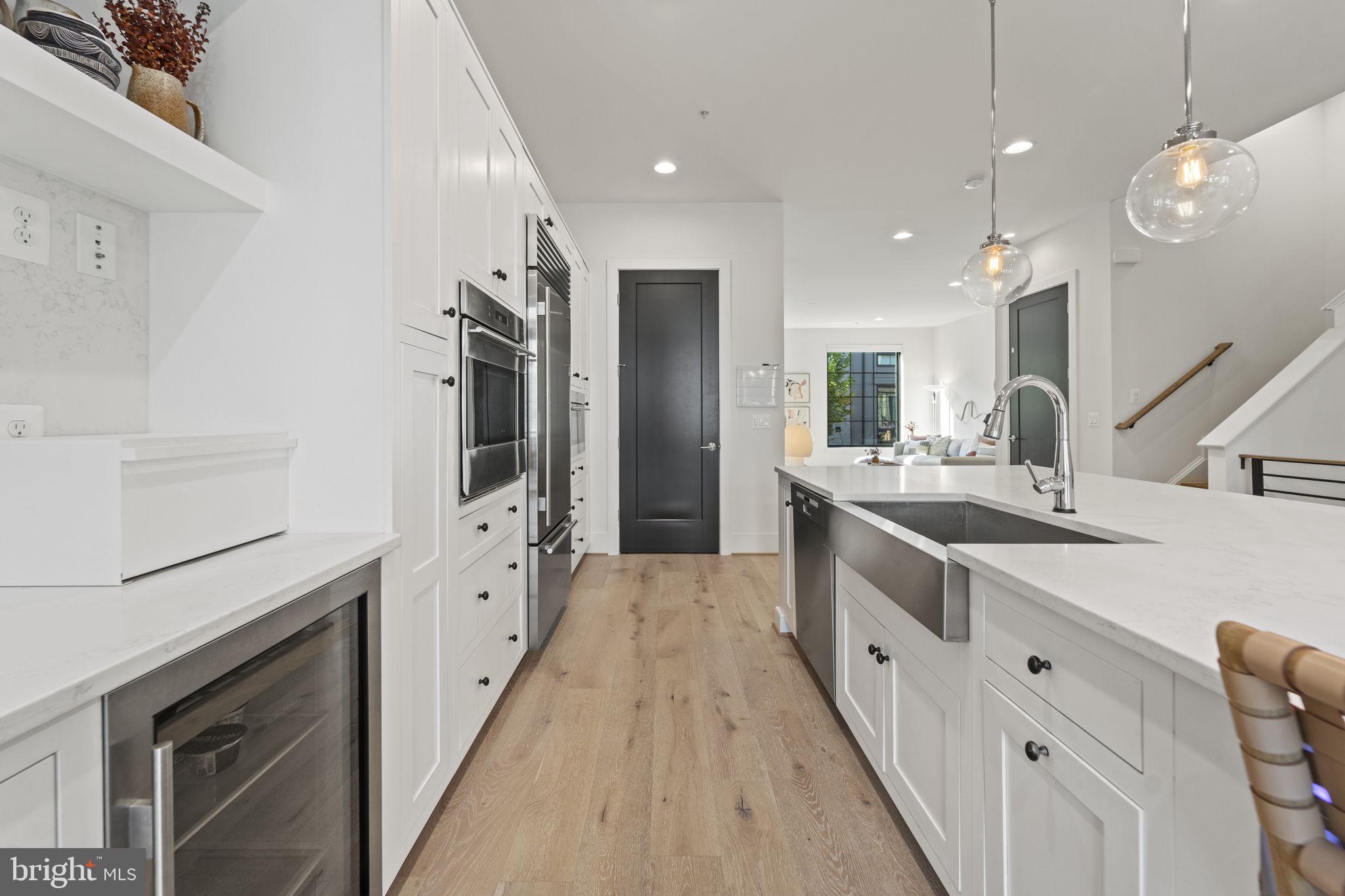 ONE LOUDOUN - Residential