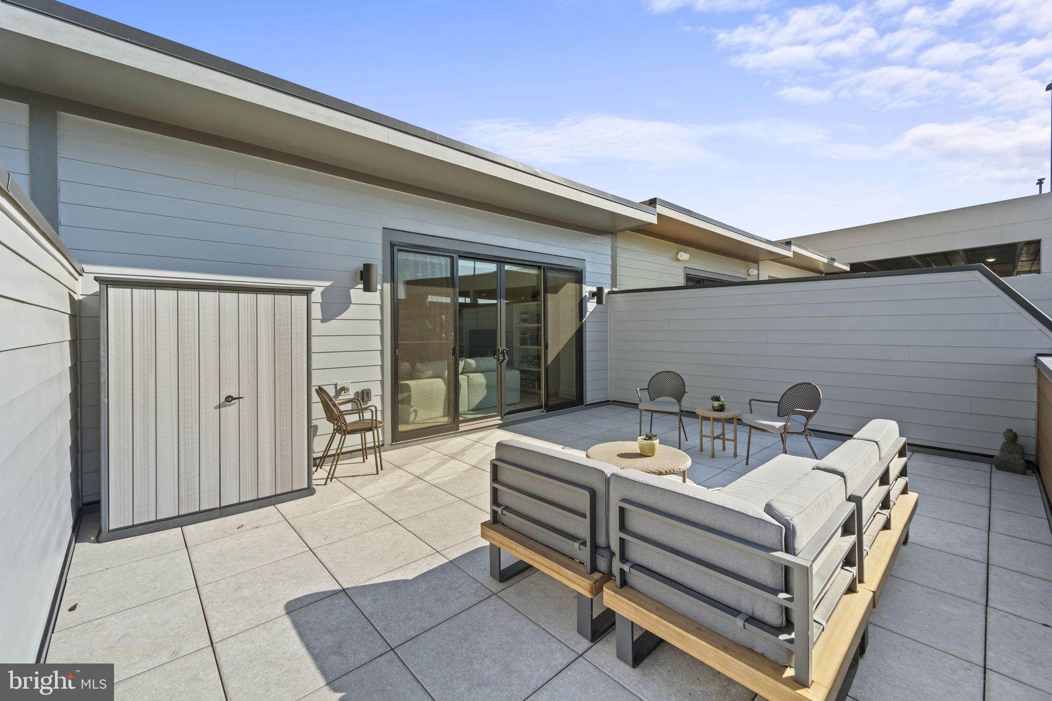 ONE LOUDOUN - Residential