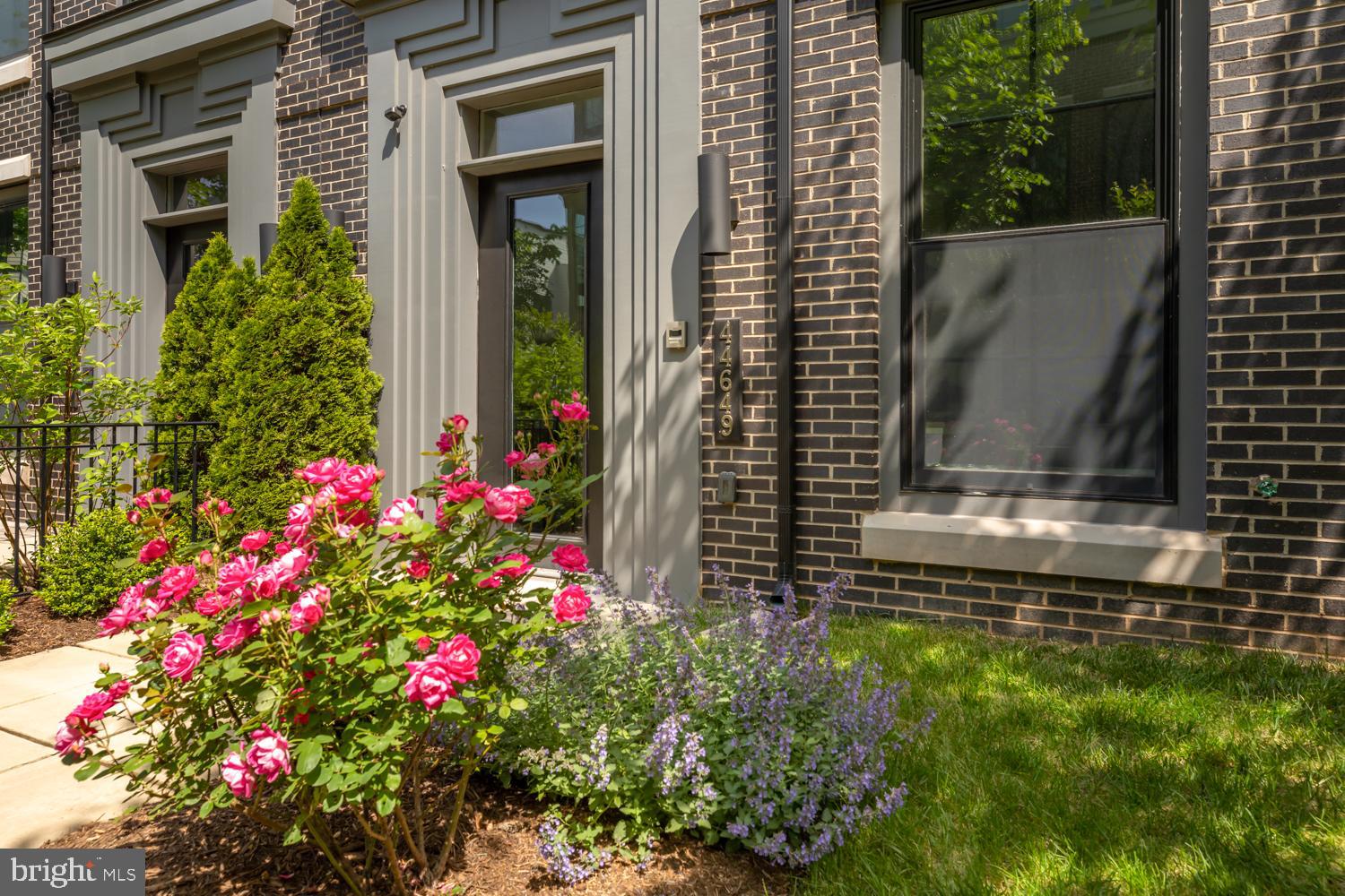 ONE LOUDOUN - Residential