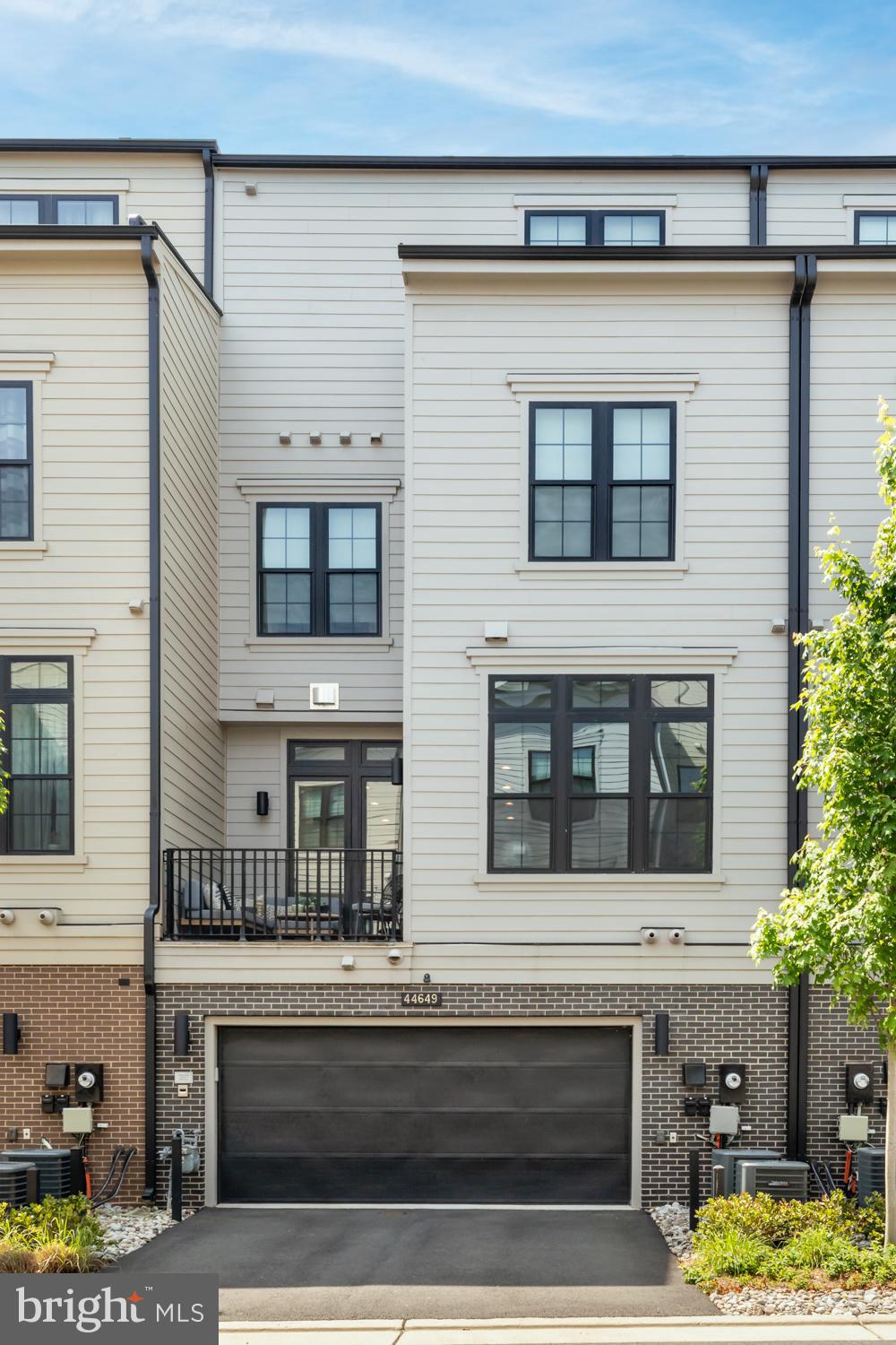 ONE LOUDOUN - Residential