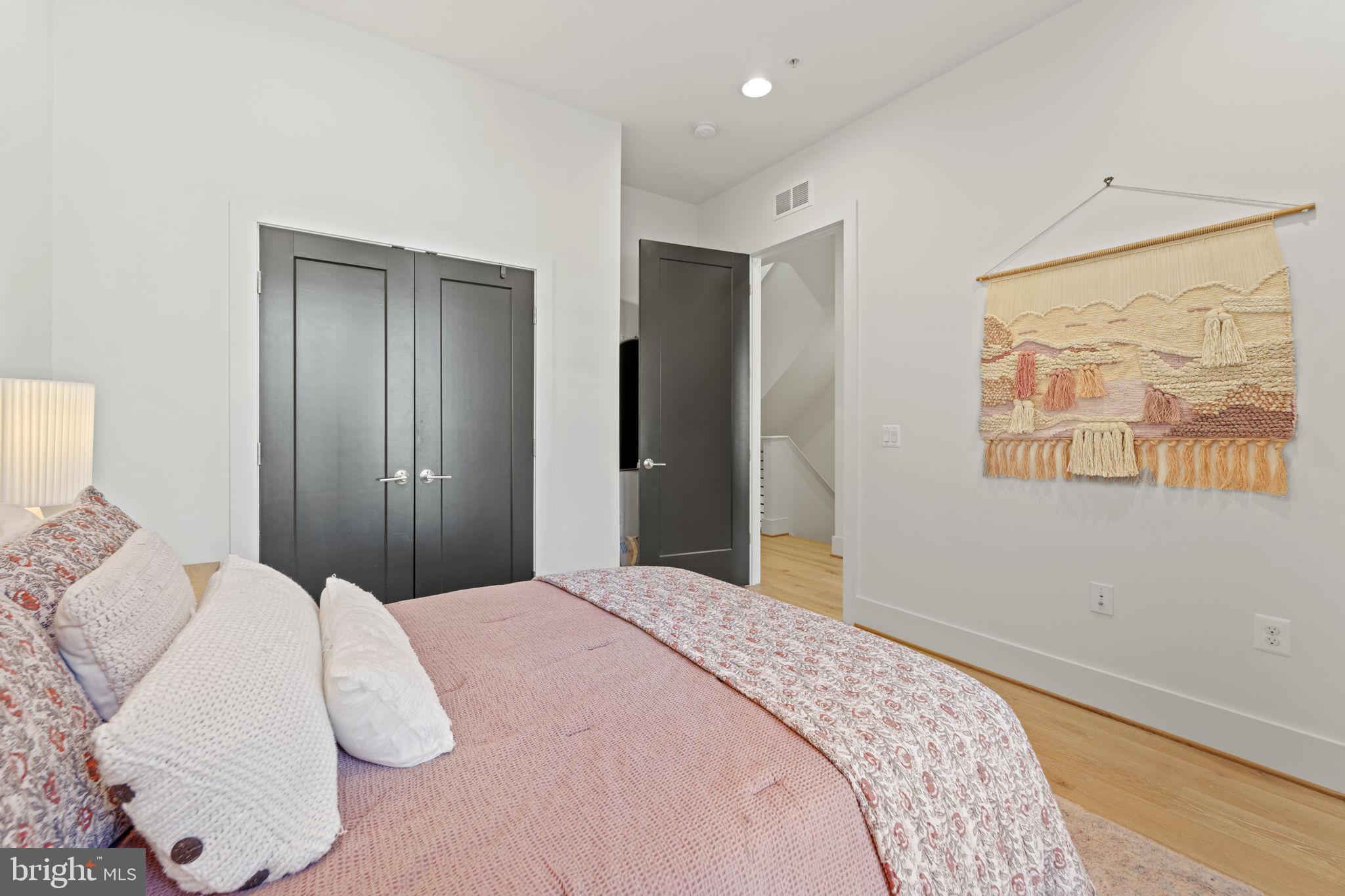 ONE LOUDOUN - Residential