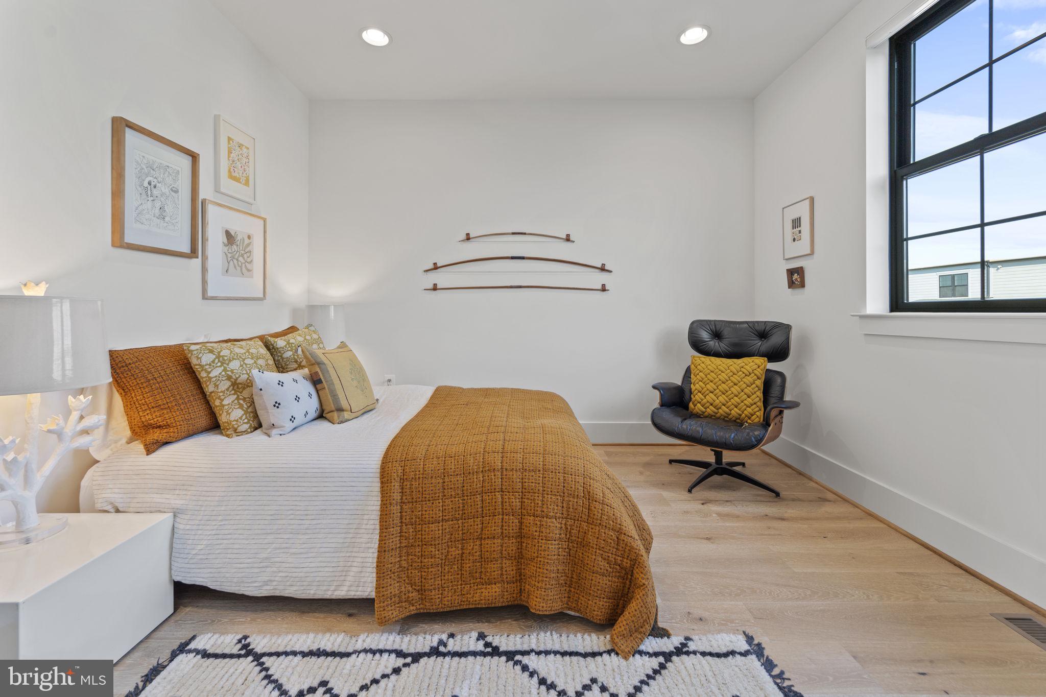 ONE LOUDOUN - Residential