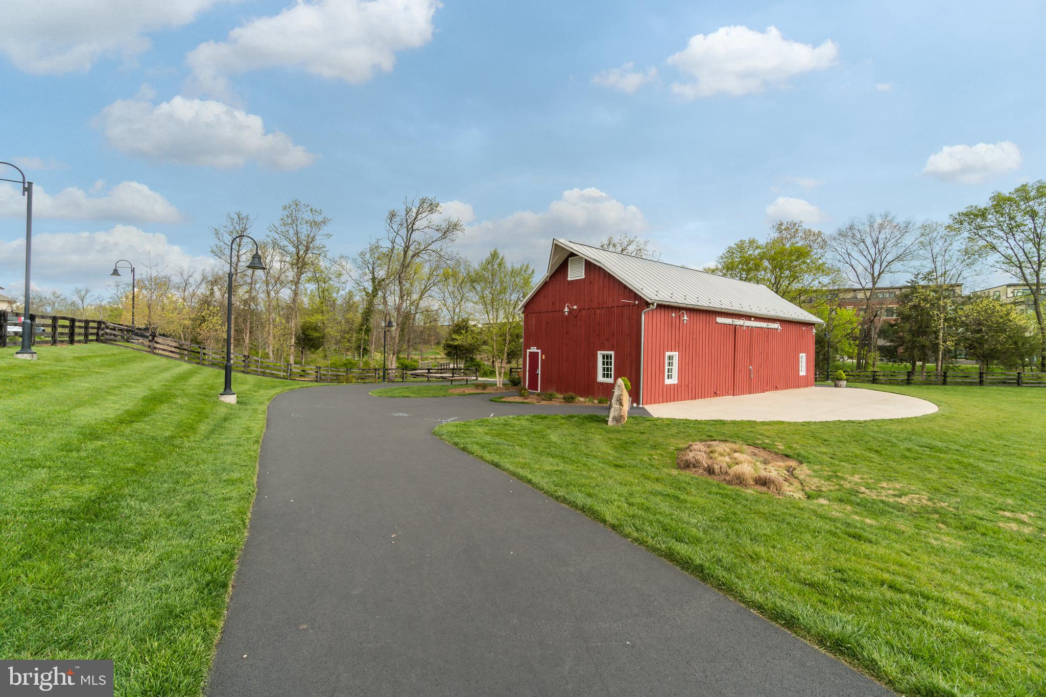 ONE LOUDOUN - Residential