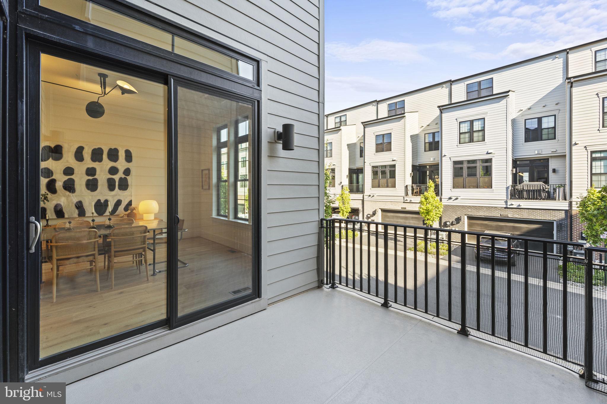 ONE LOUDOUN - Residential