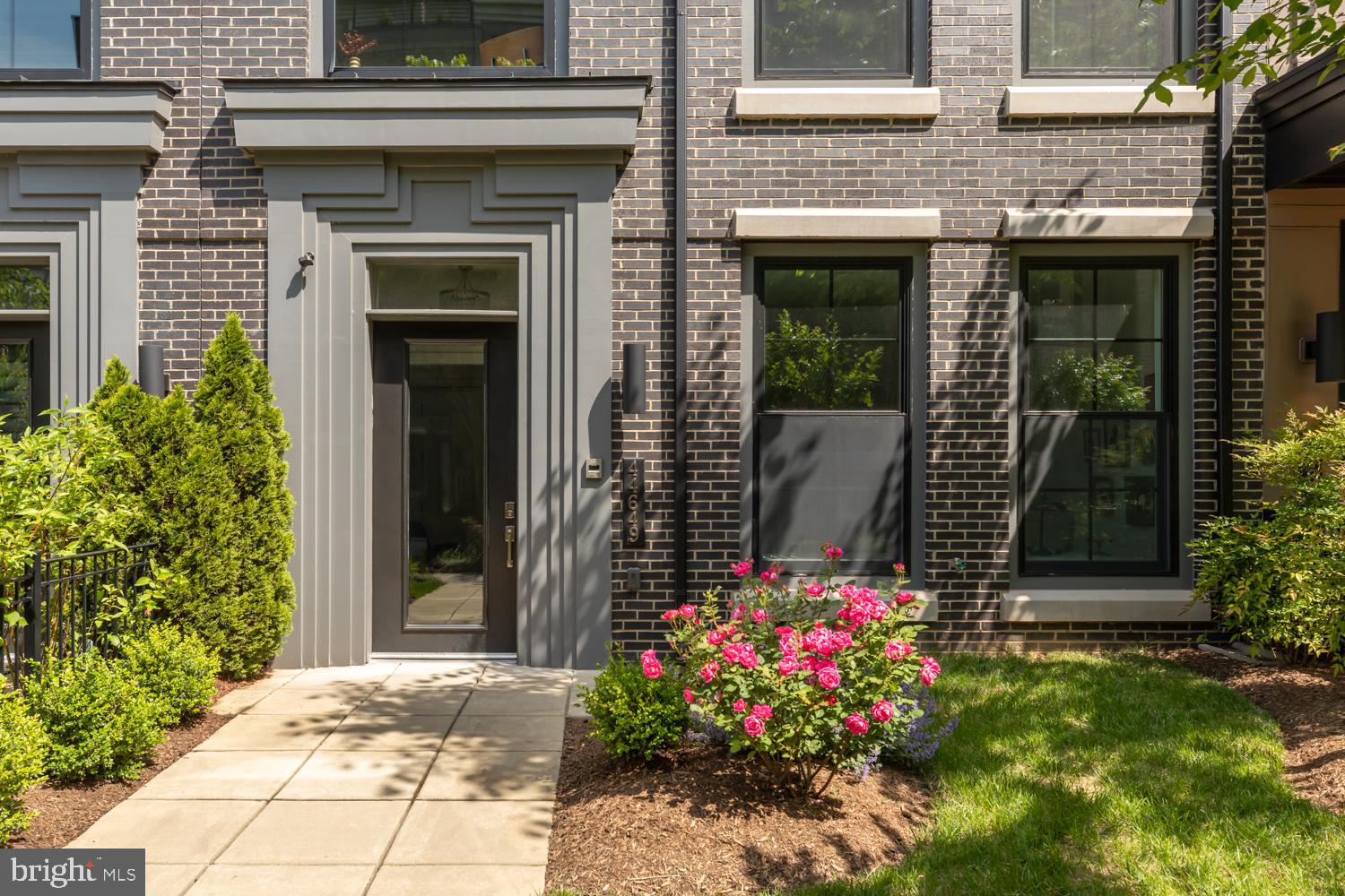 ONE LOUDOUN - Residential